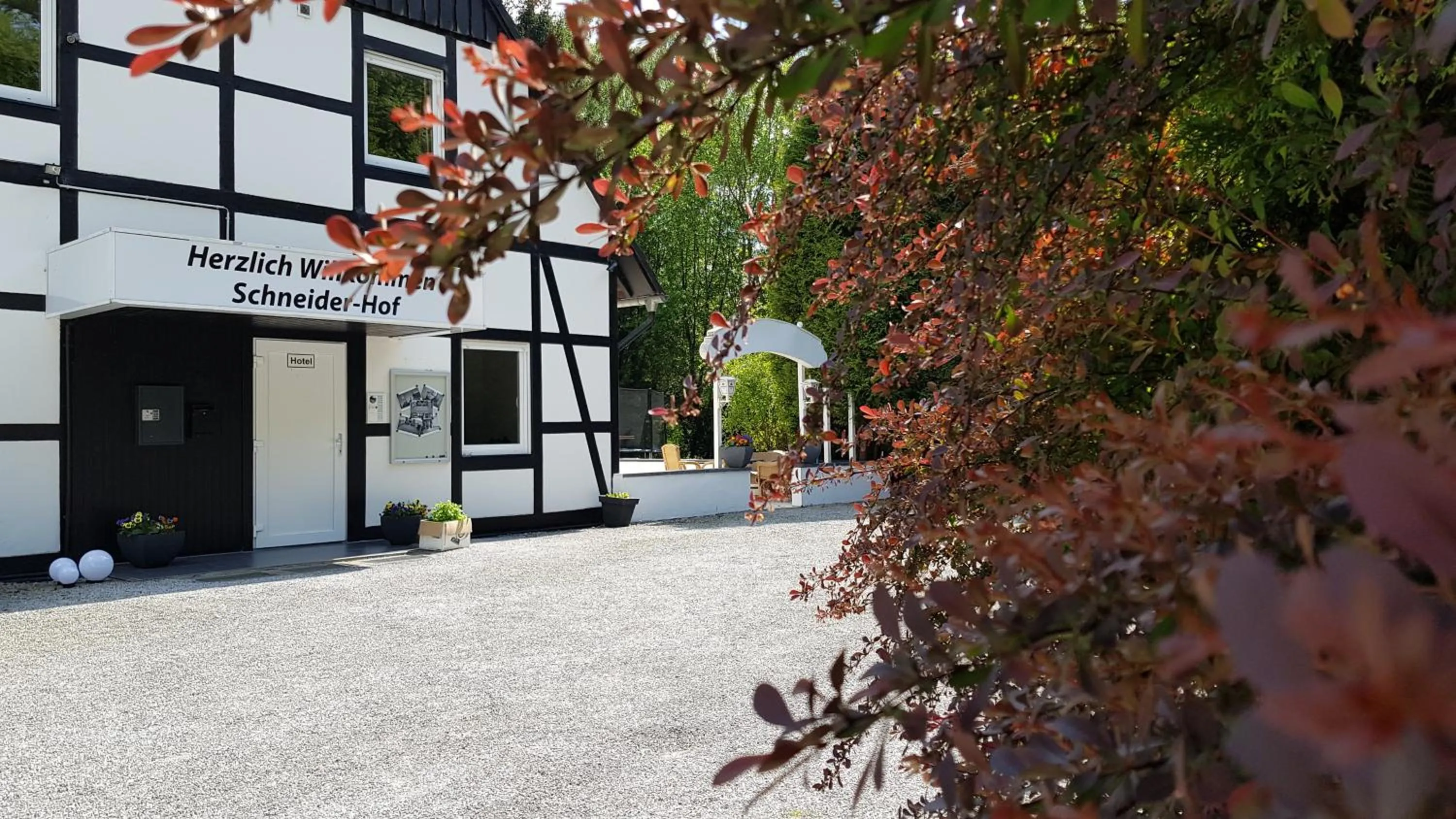 Facade/entrance in Hotel Schneider-Hof self check-in kostenlos Parken nähe Golfplatz und Vitasol