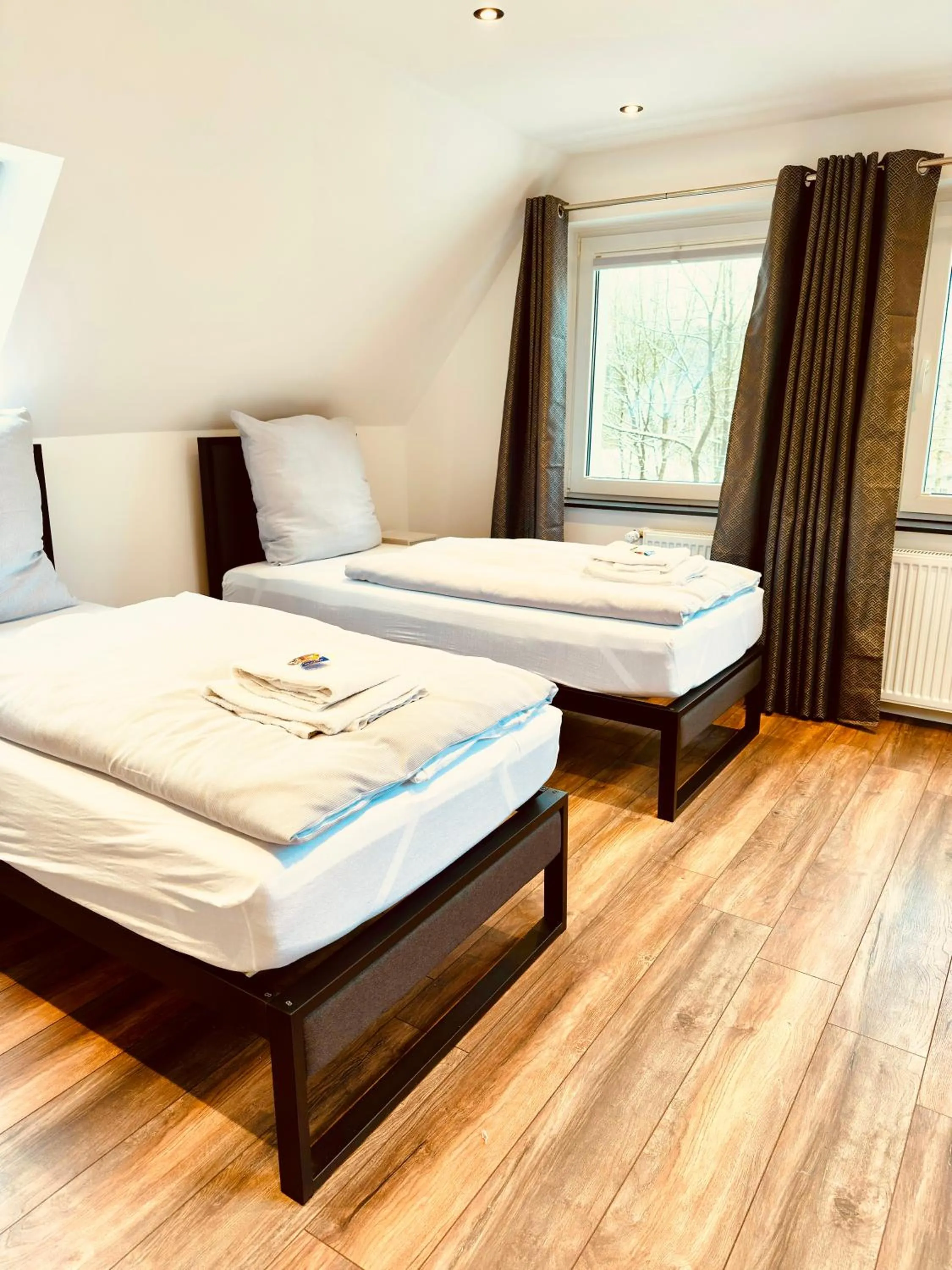 Bed in RG Living Self Check-In 24-7 Rooms Bad Salzuflen Near Messe Center Free Parking