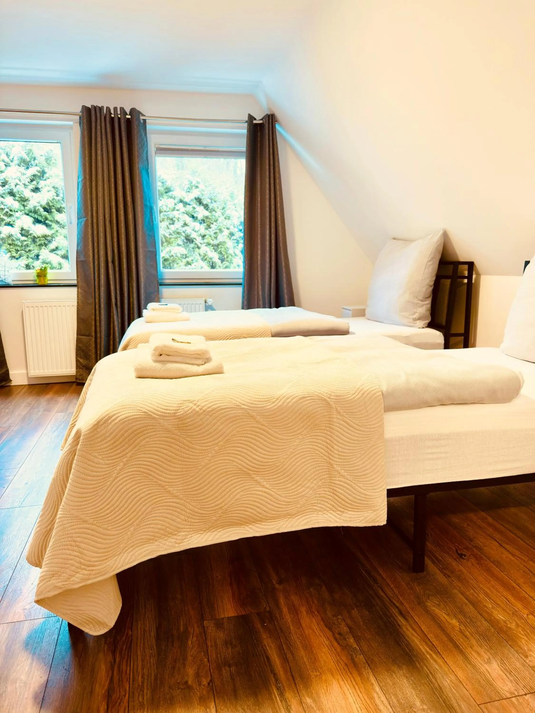 Bed in RG Living Self Check-In 24-7 Rooms Bad Salzuflen Near Messe Center Free Parking