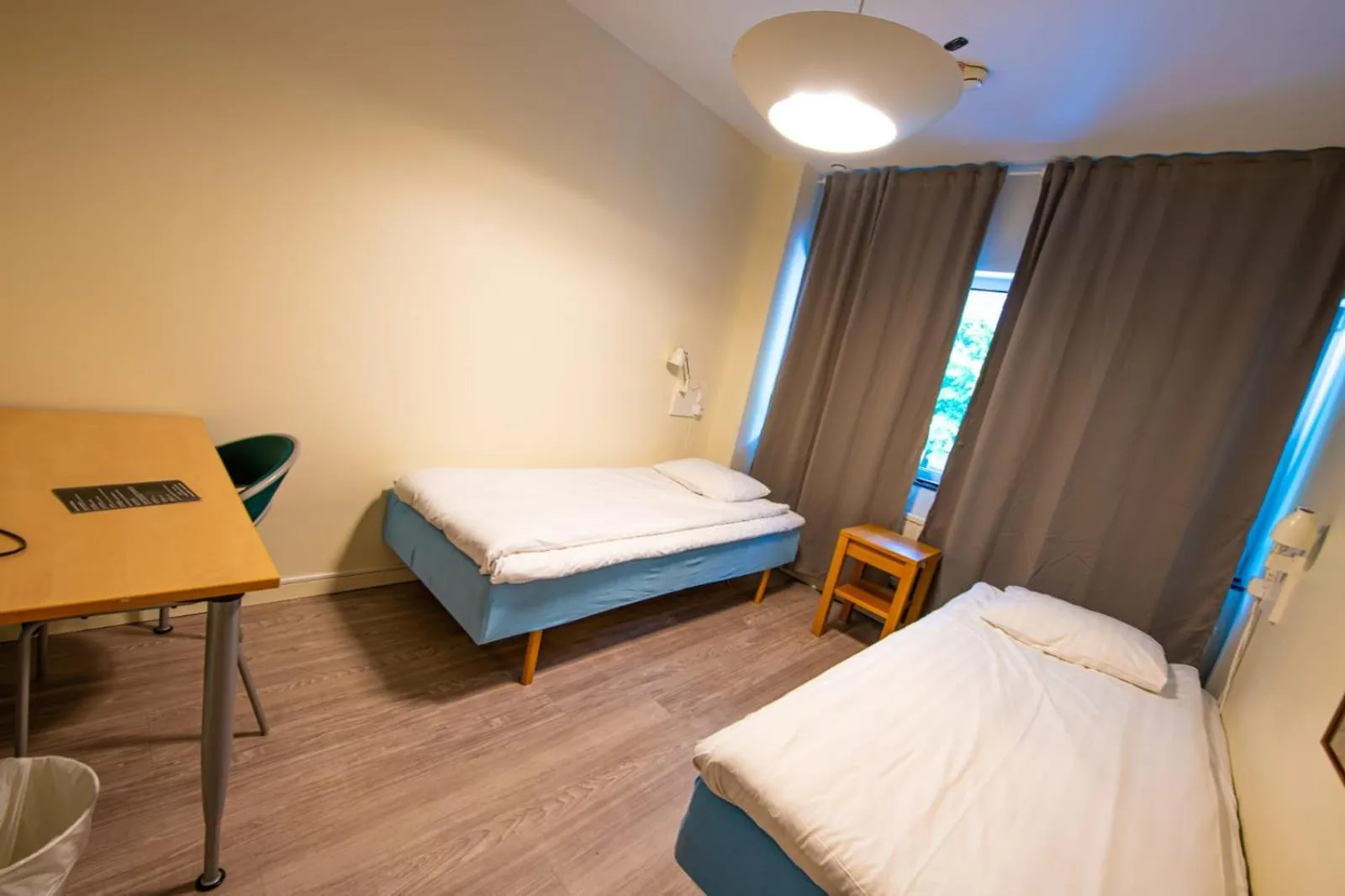 Property building, Bed in Hotell Kvarntorget