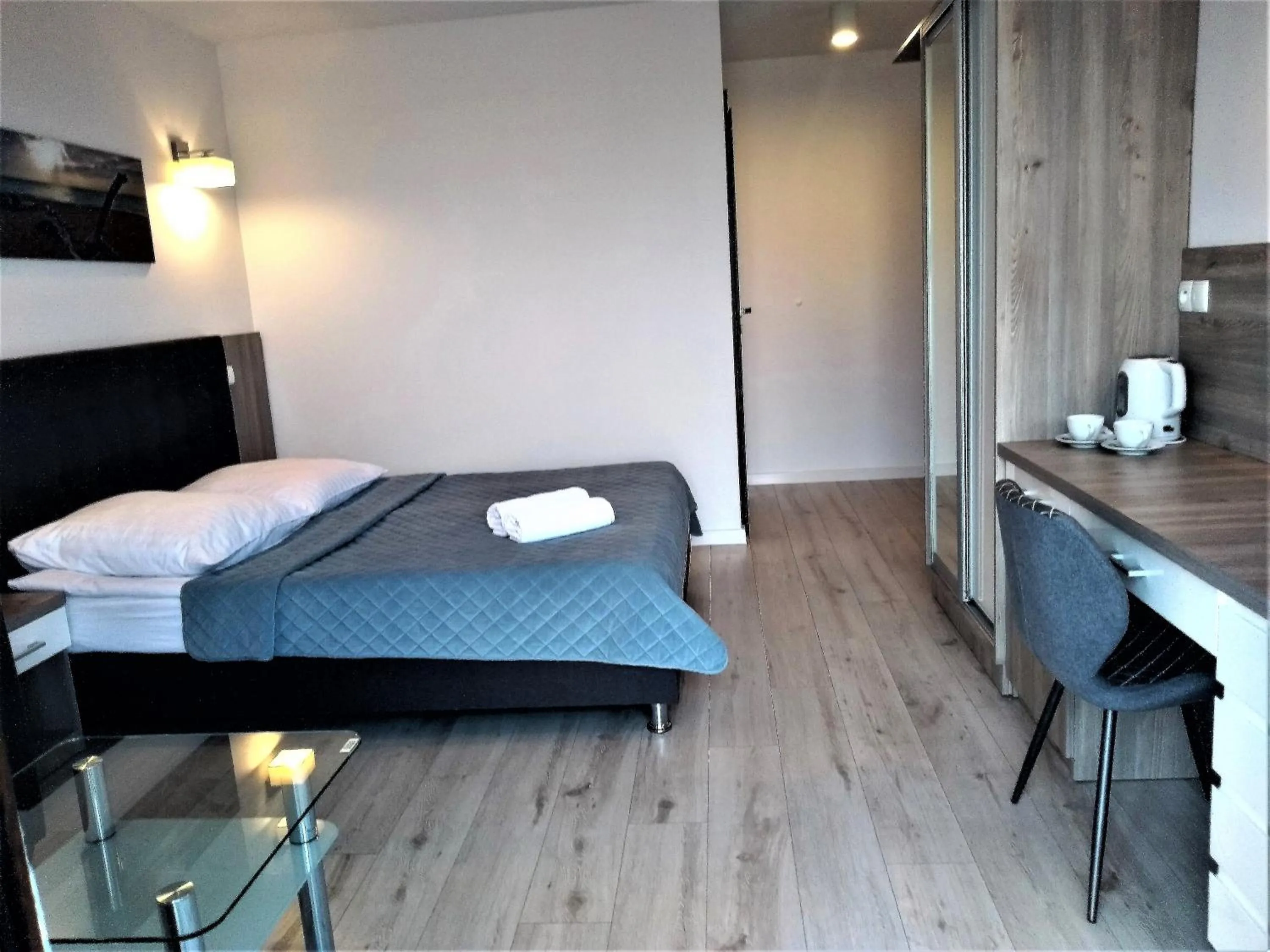 Photo of the whole room in Willa Trawers