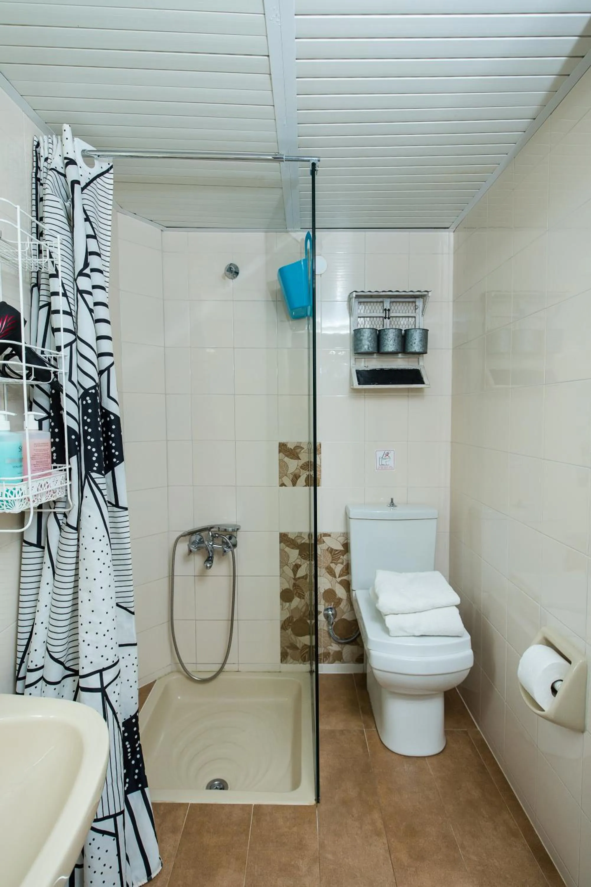 Shower in Arodamos Studios & Apts