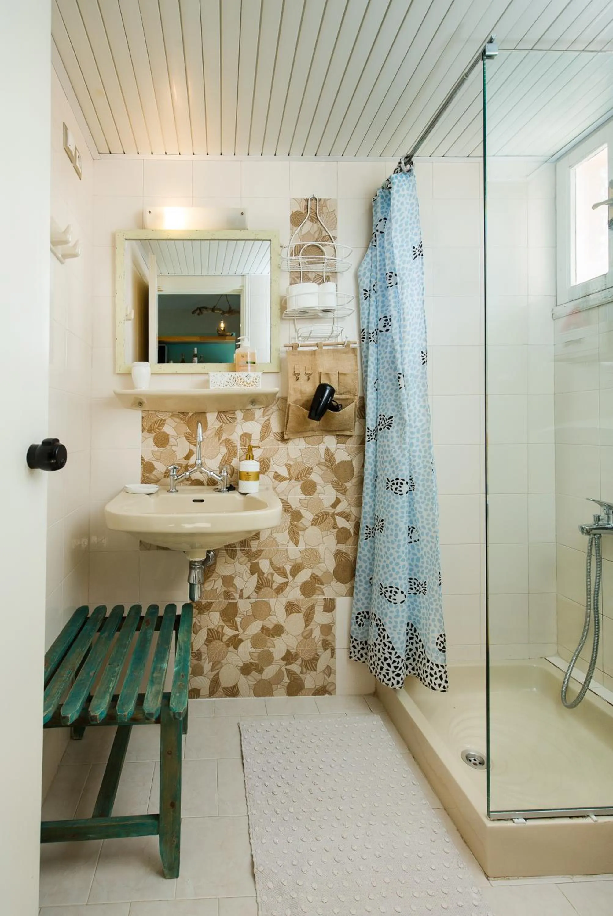 Shower in Arodamos Studios & Apts