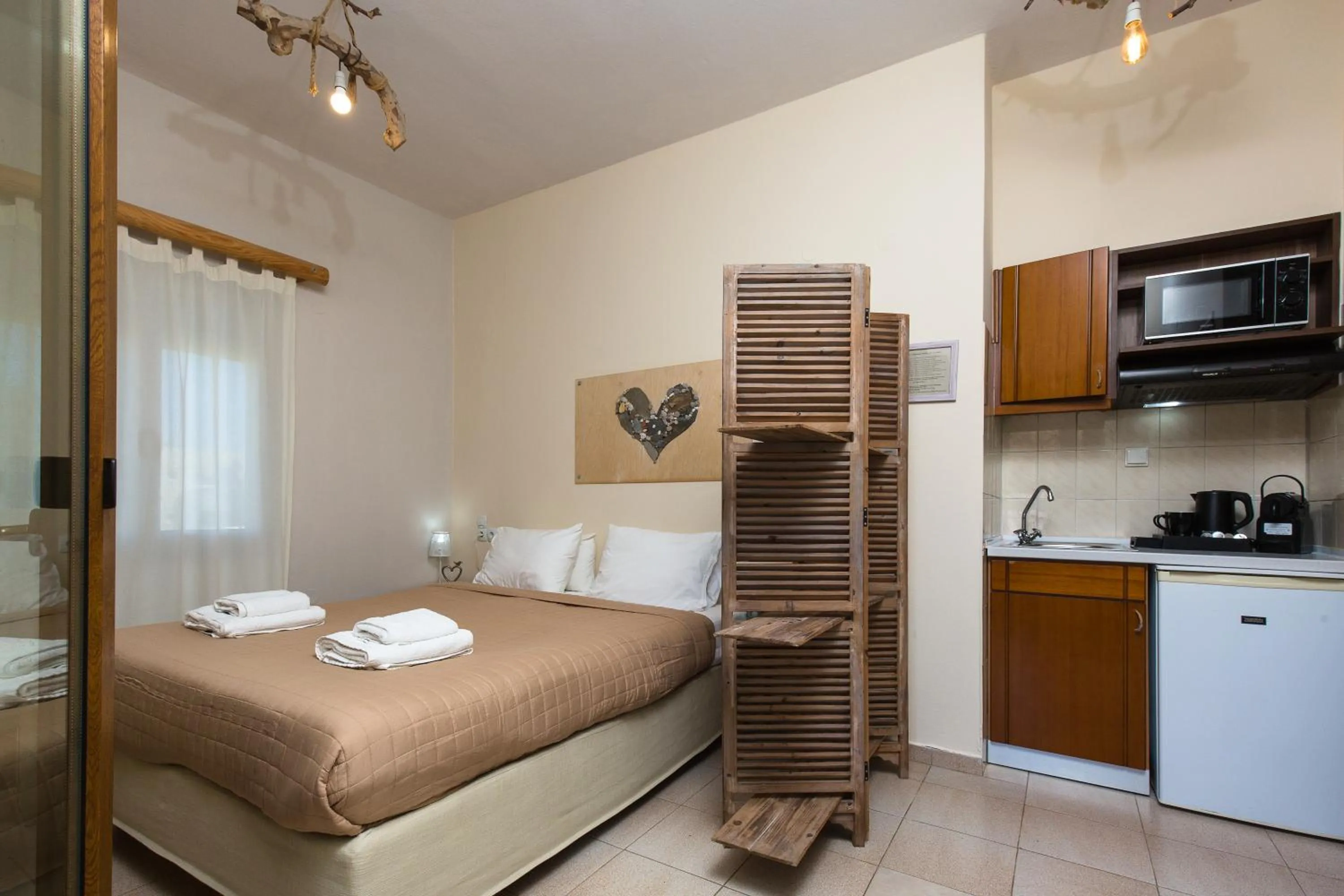 Bed in Arodamos Studios & Apts