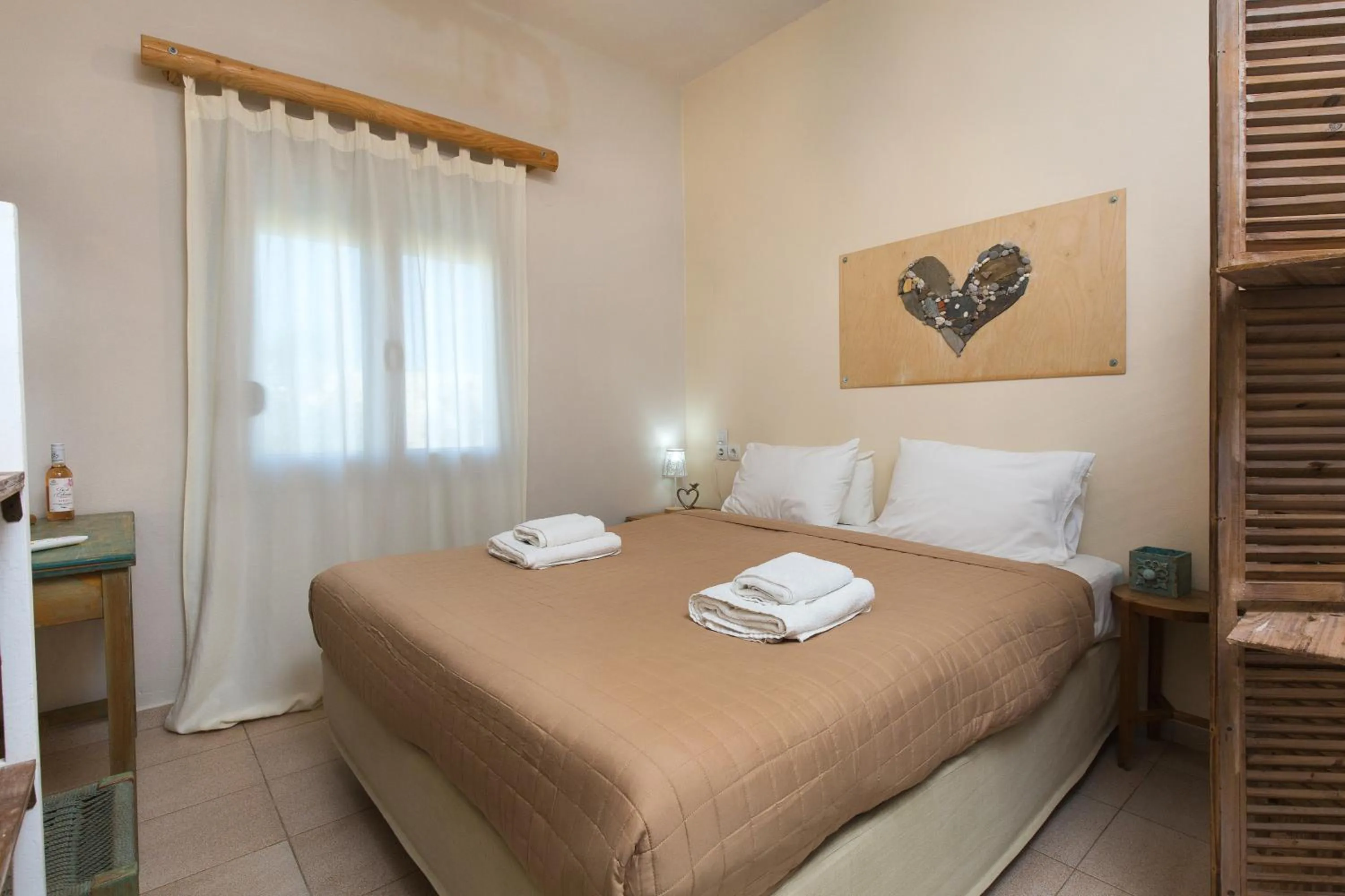 Bed in Arodamos Studios & Apts