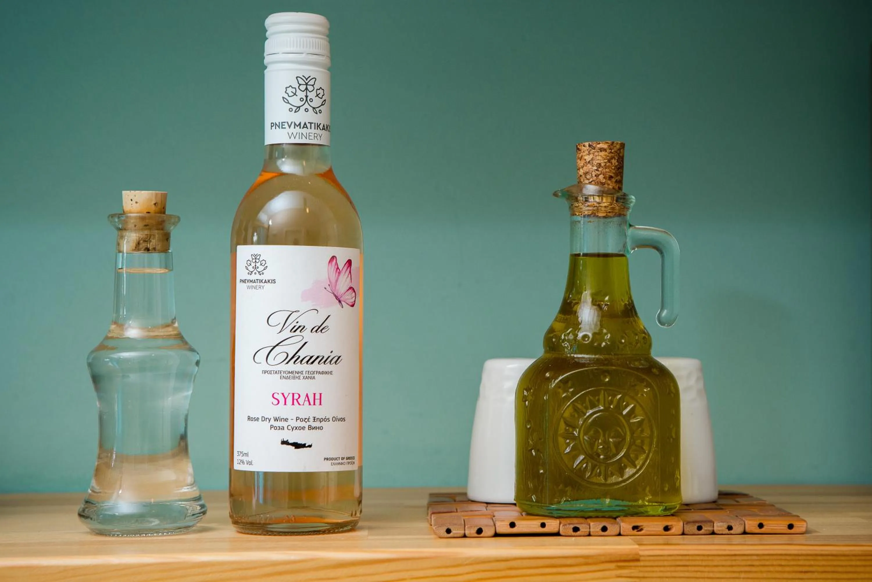 Drinks in Arodamos Studios & Apts