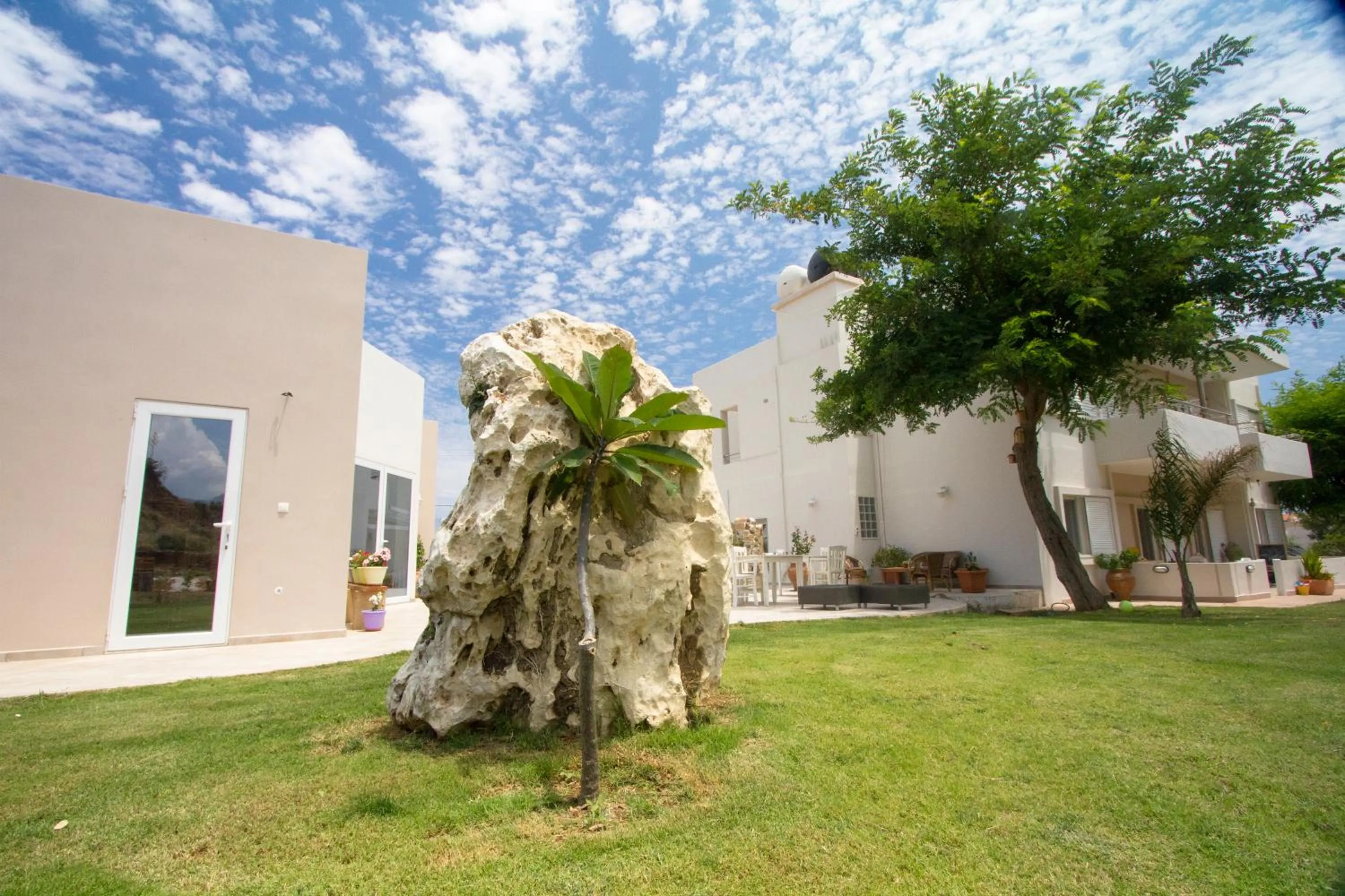 Garden view in Arodamos Studios & Apts