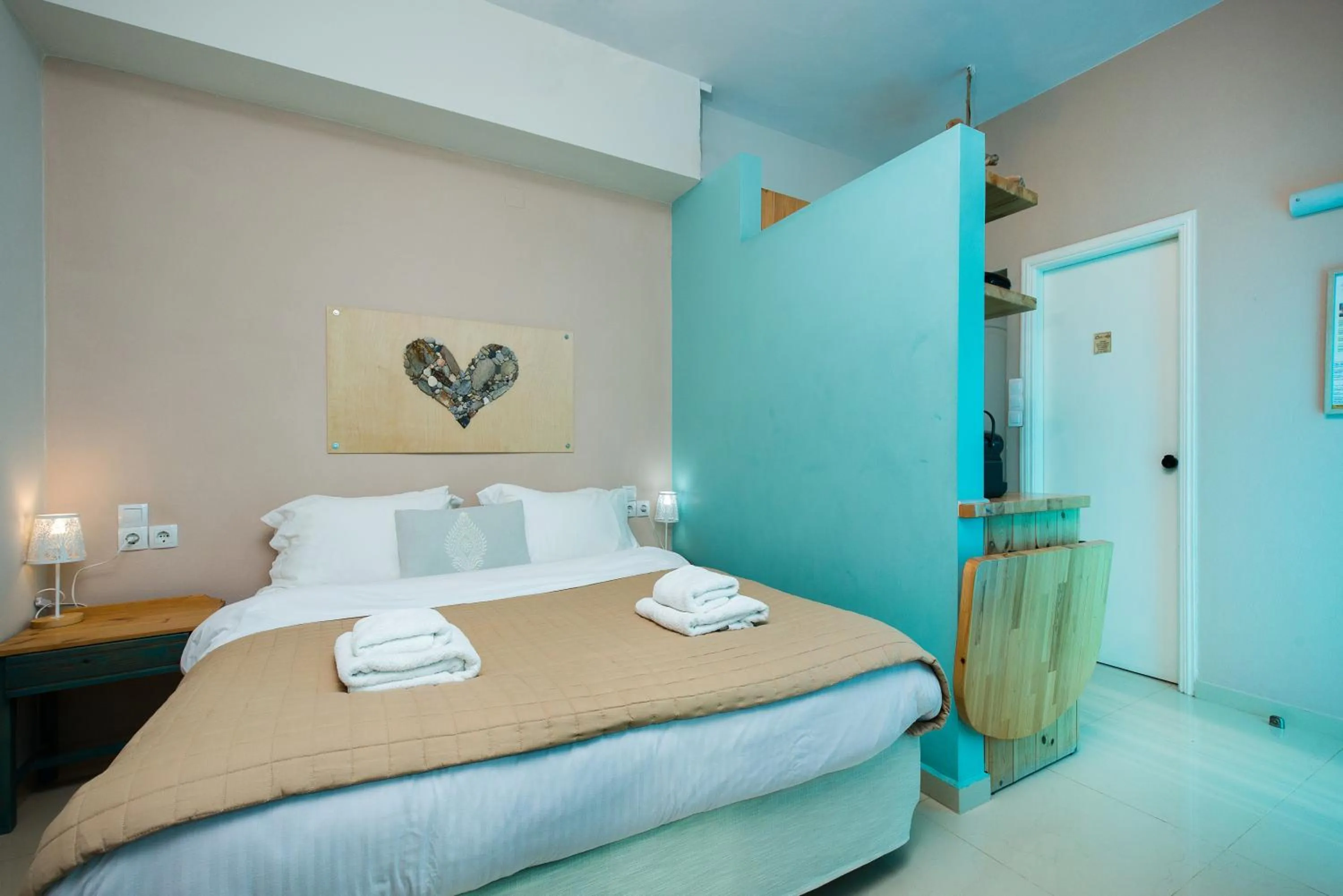 Bed in Arodamos Studios & Apts