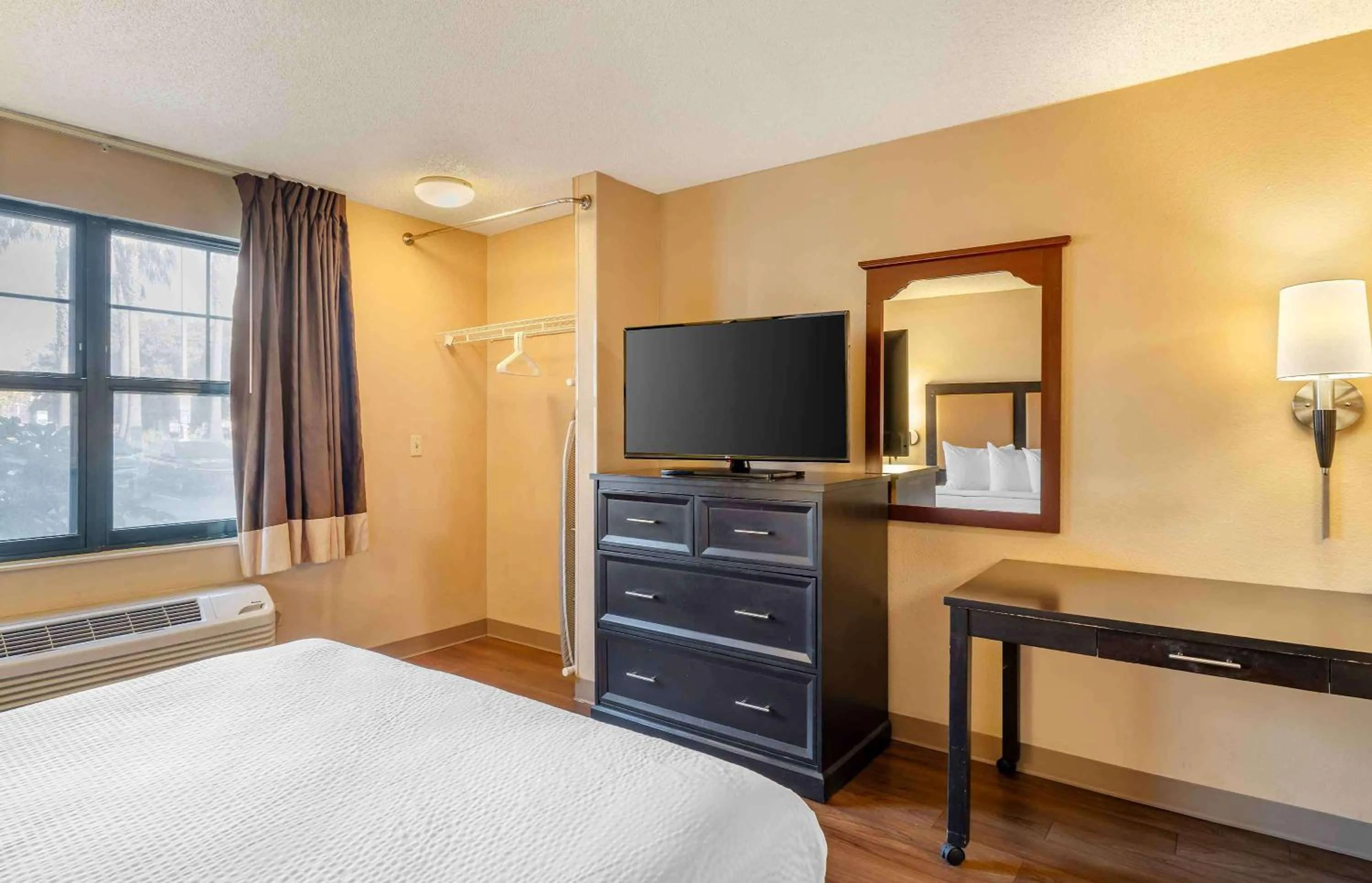 Bedroom in Extended Stay America Suites - Oakland - Emeryville