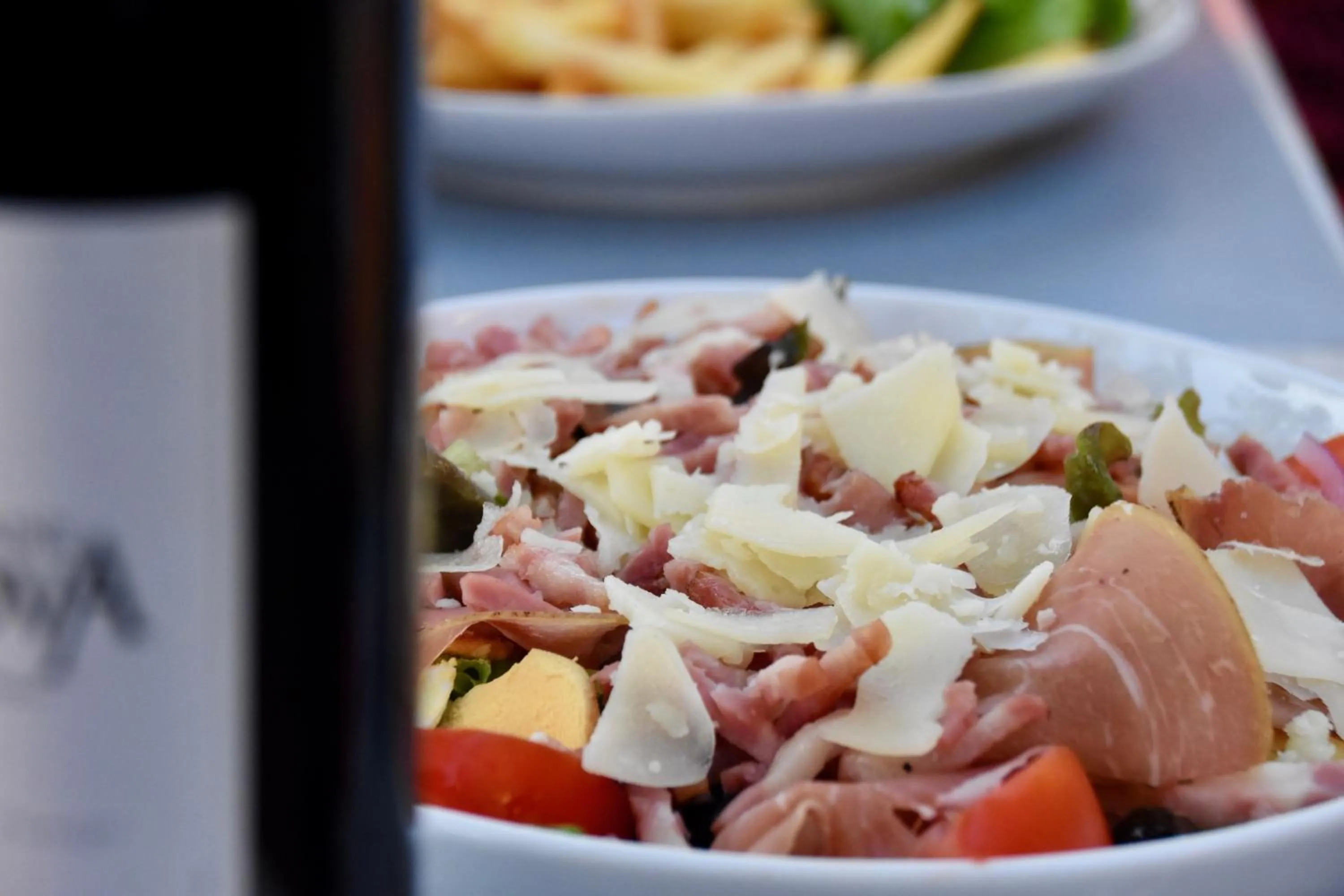 Restaurant/places to eat in Les Suites De Pertamina