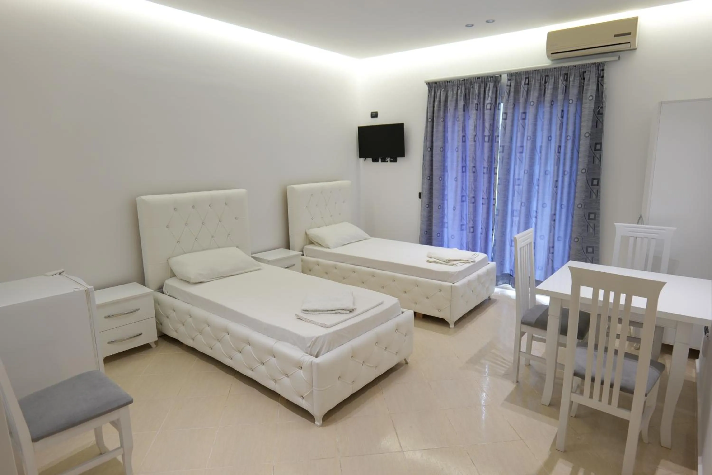 Photo of the whole room in Hotel Dior