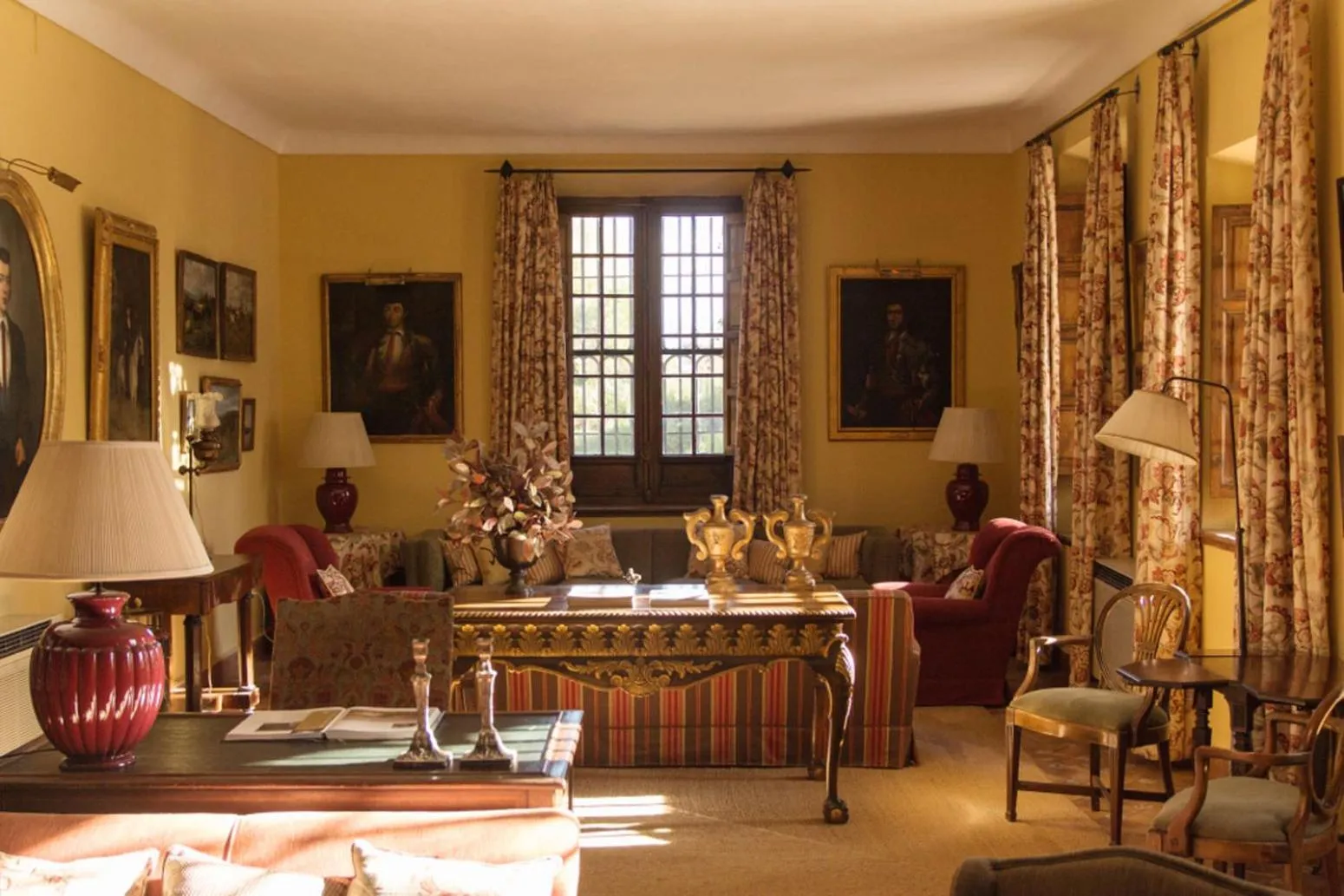 Communal lounge/ TV room in Hotel Cortijo El Esparragal