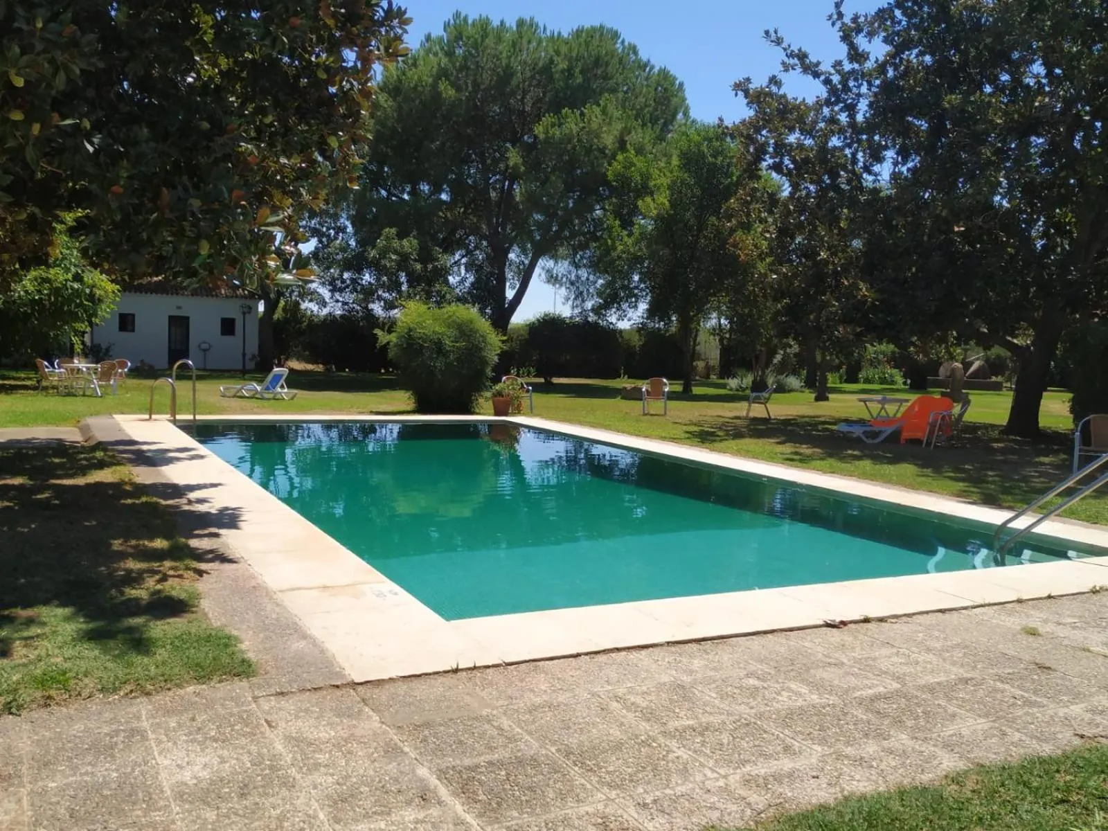 Swimming pool in Hotel Cortijo El Esparragal