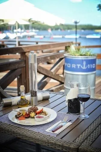 Food in Hotel Port 110