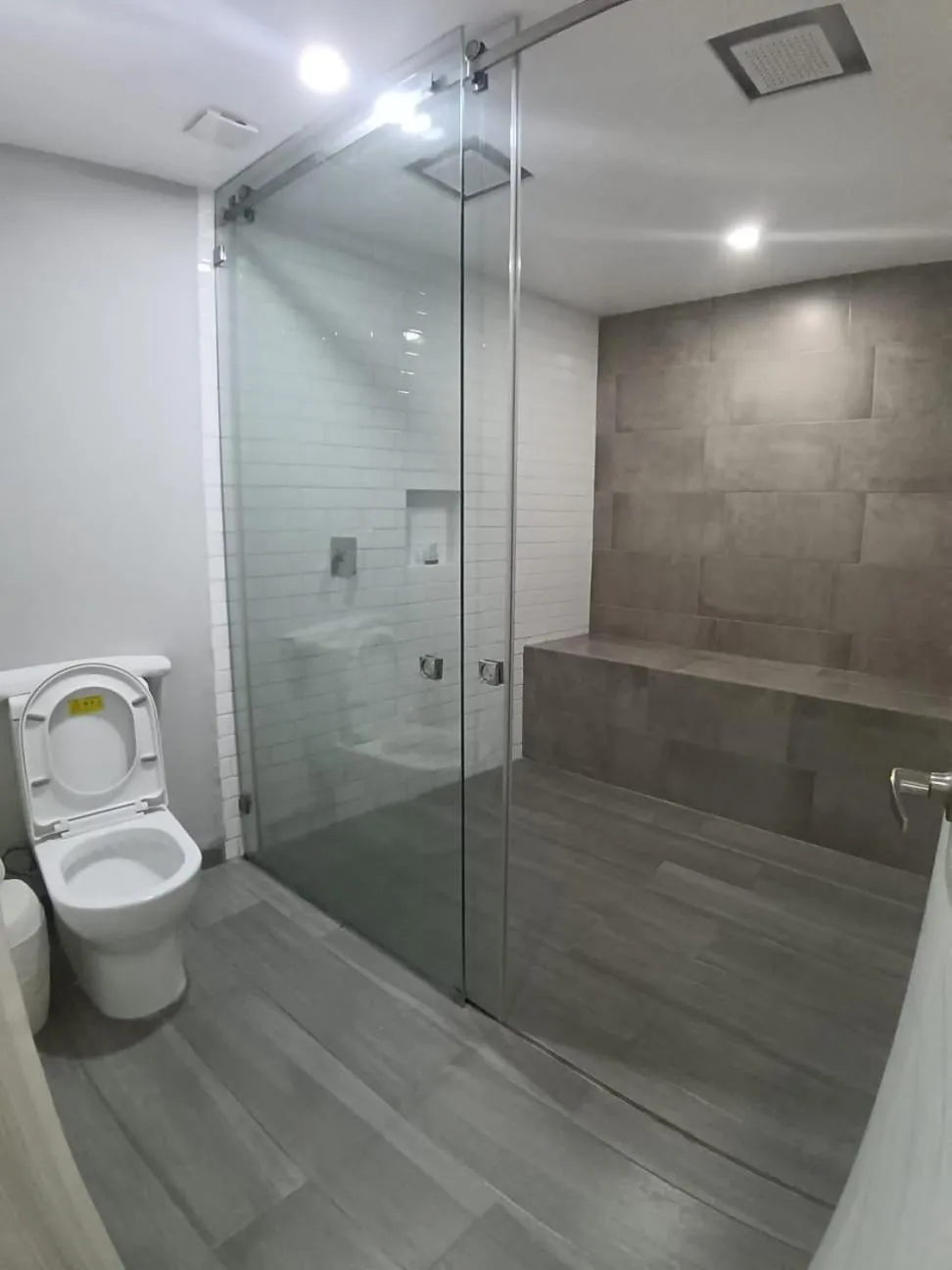 Shower in La Casona Que Encanta antes The Andy Hotel