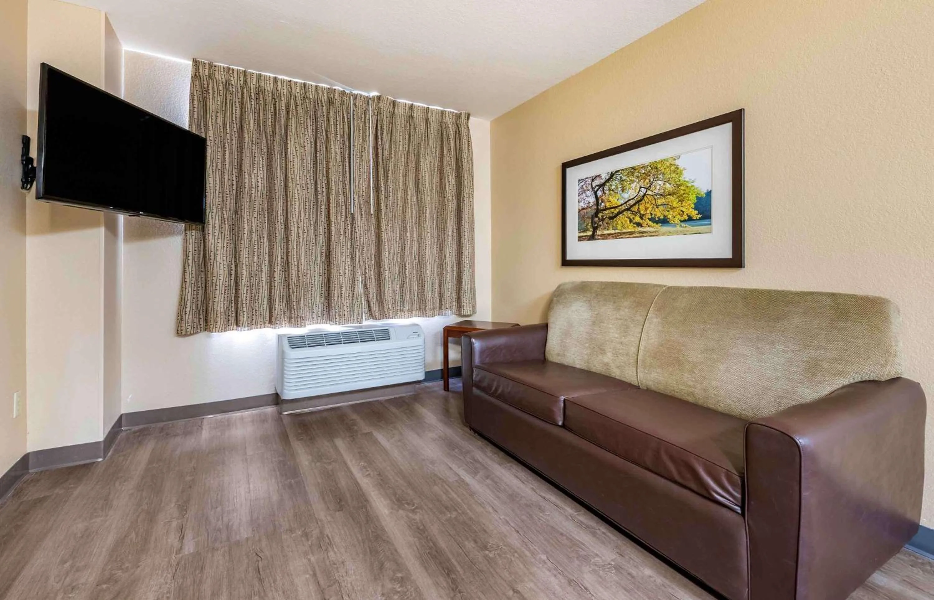 Bedroom in Extended Stay America Select Suites - Orlando - Maitland - Summit Tower Blvd
