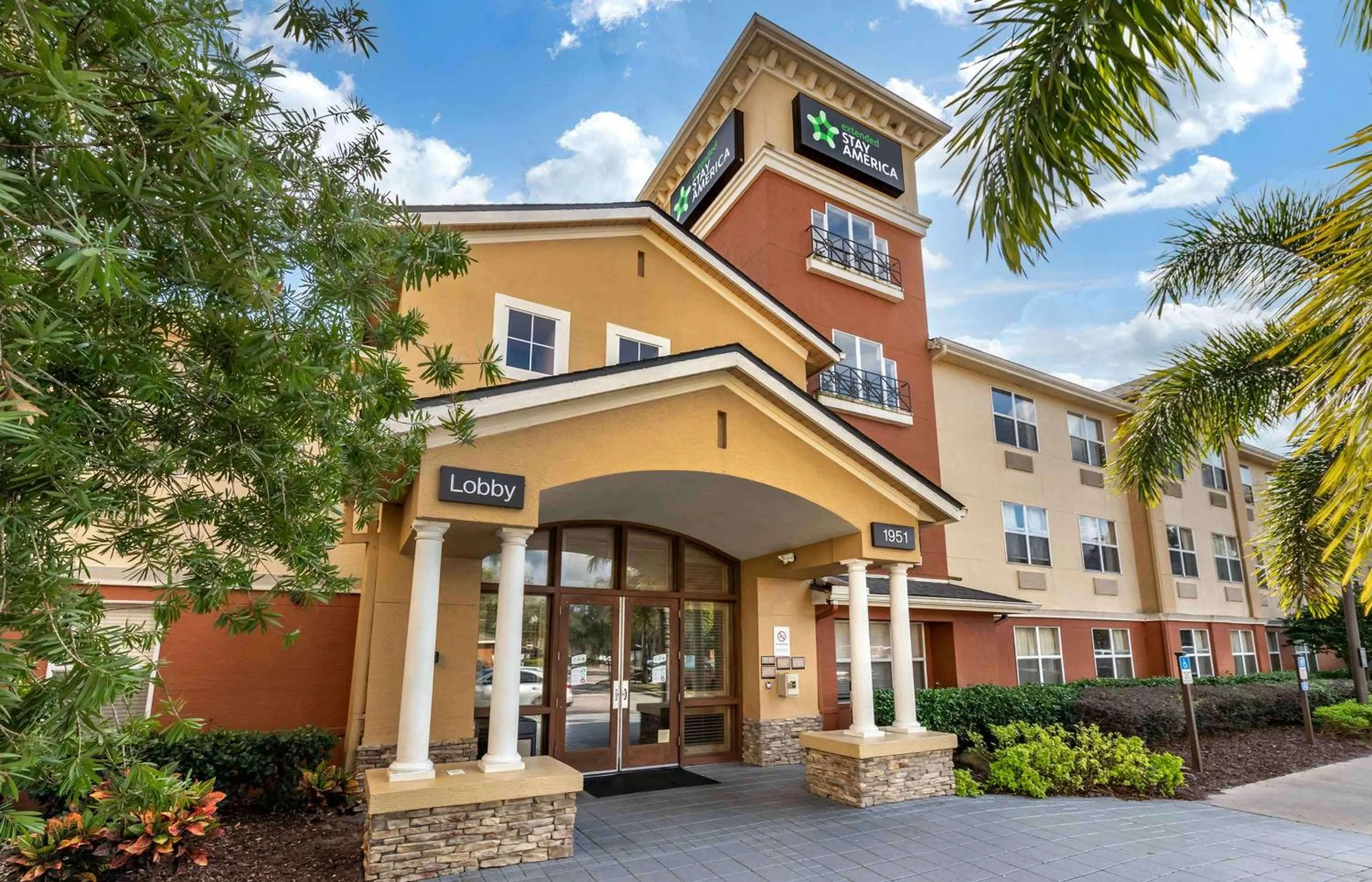 Property building in Extended Stay America Select Suites - Orlando - Maitland - Summit Tower Blvd