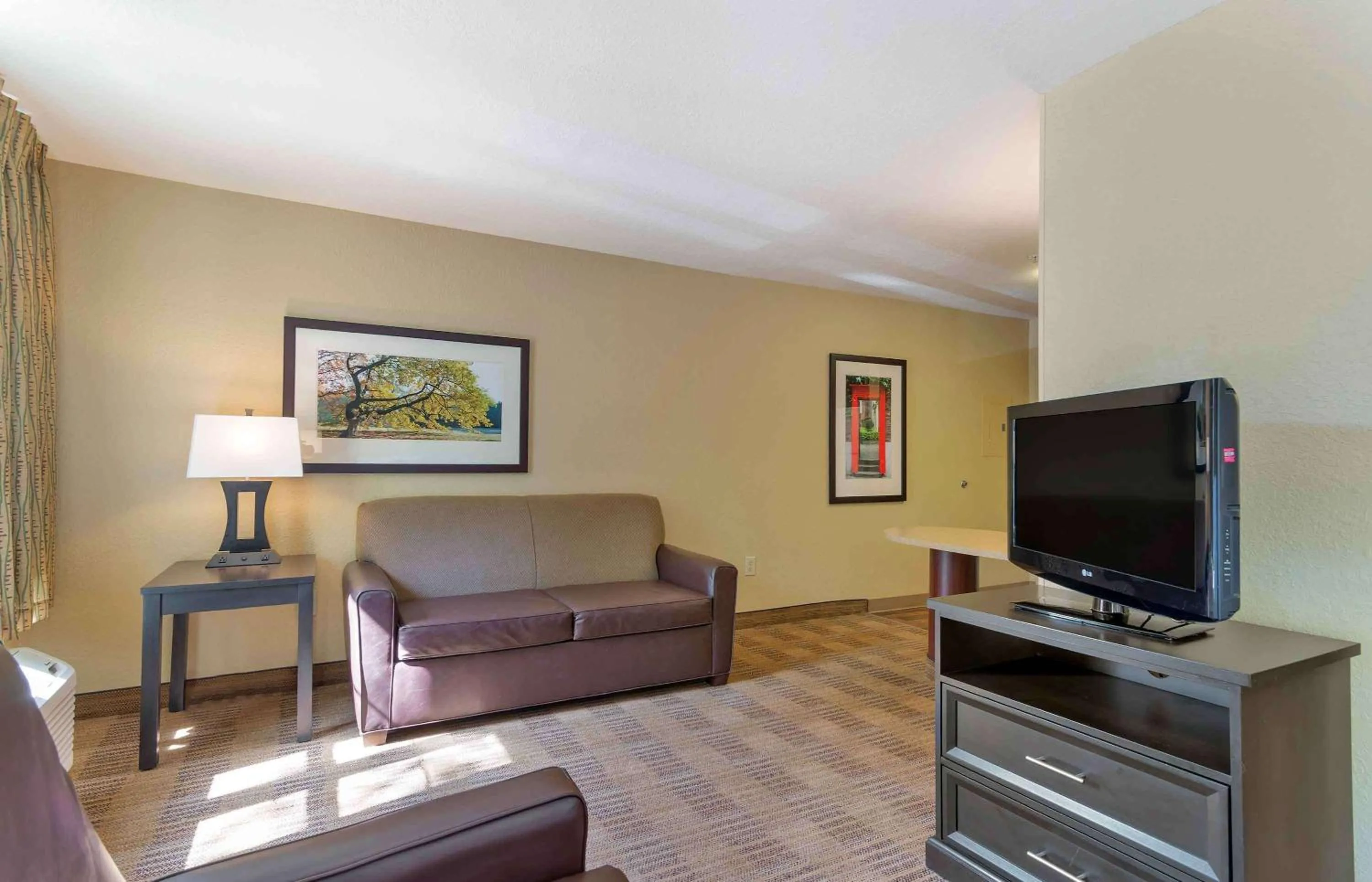 Bedroom in Extended Stay America Select Suites - Orlando - Maitland - Summit Tower Blvd