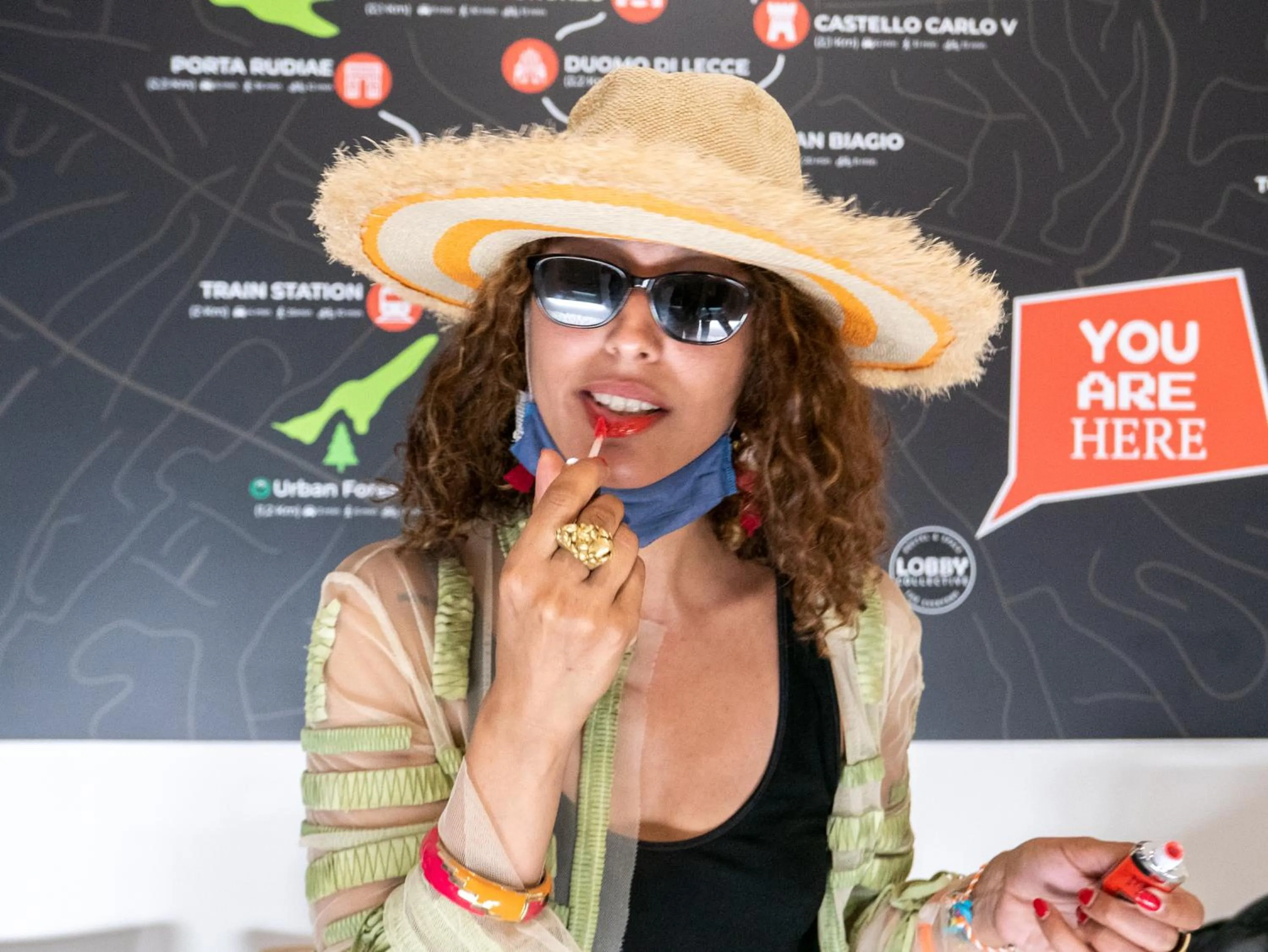 People in Lobby Collective Hostel - Lecce