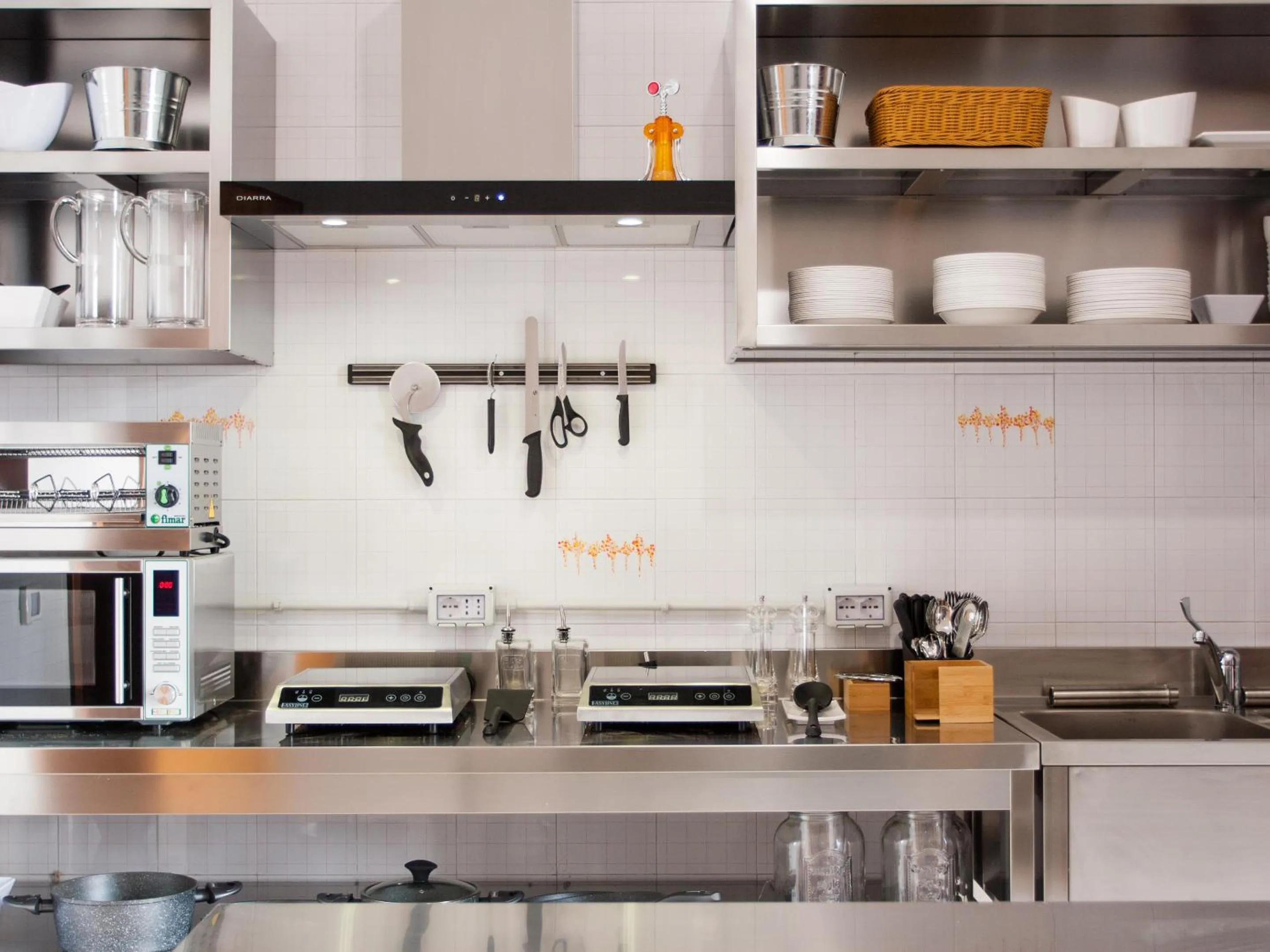 Kitchen or kitchenette in Lobby Collective Hostel - Lecce