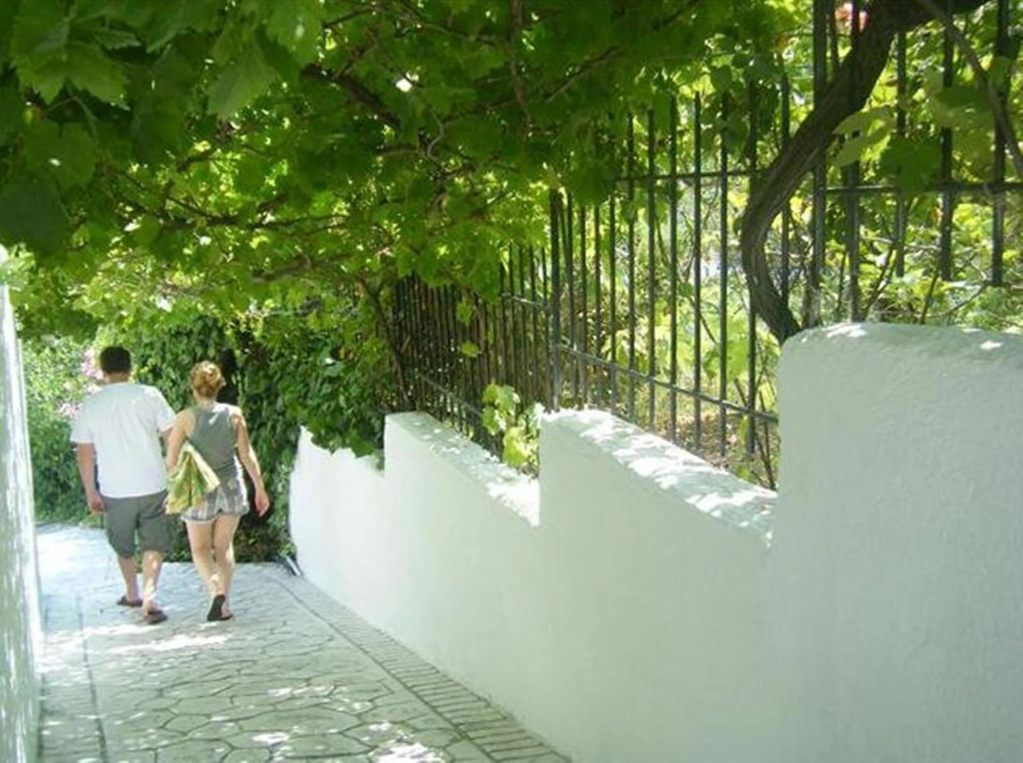 Property building in Villa Elpiniki