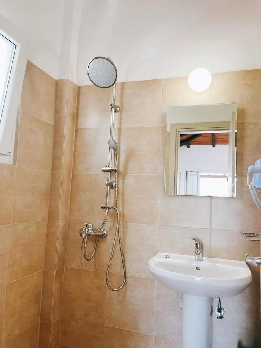 Shower in Villa Elpiniki