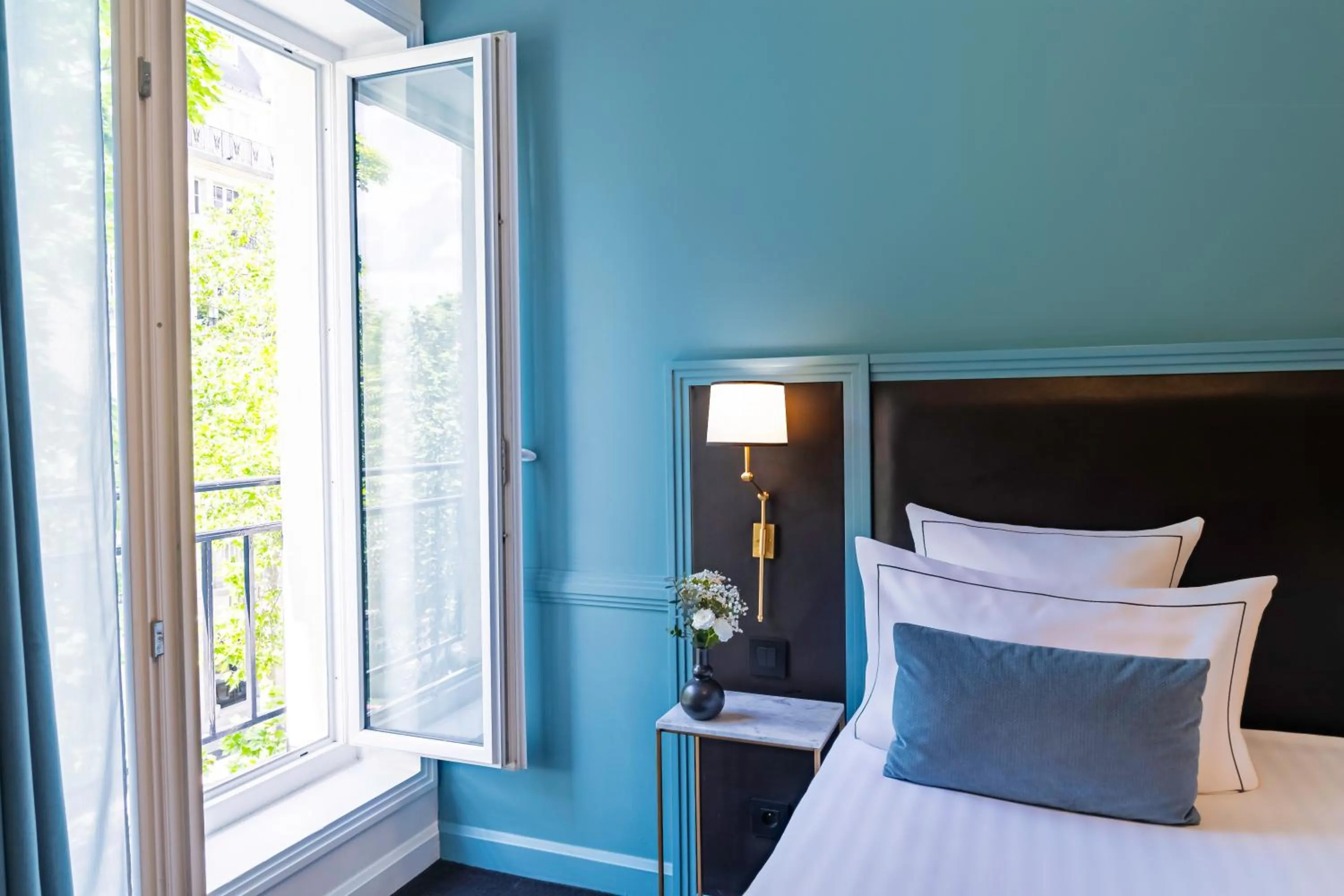 Bed in Hôtel Le Cercle Tour Eiffel