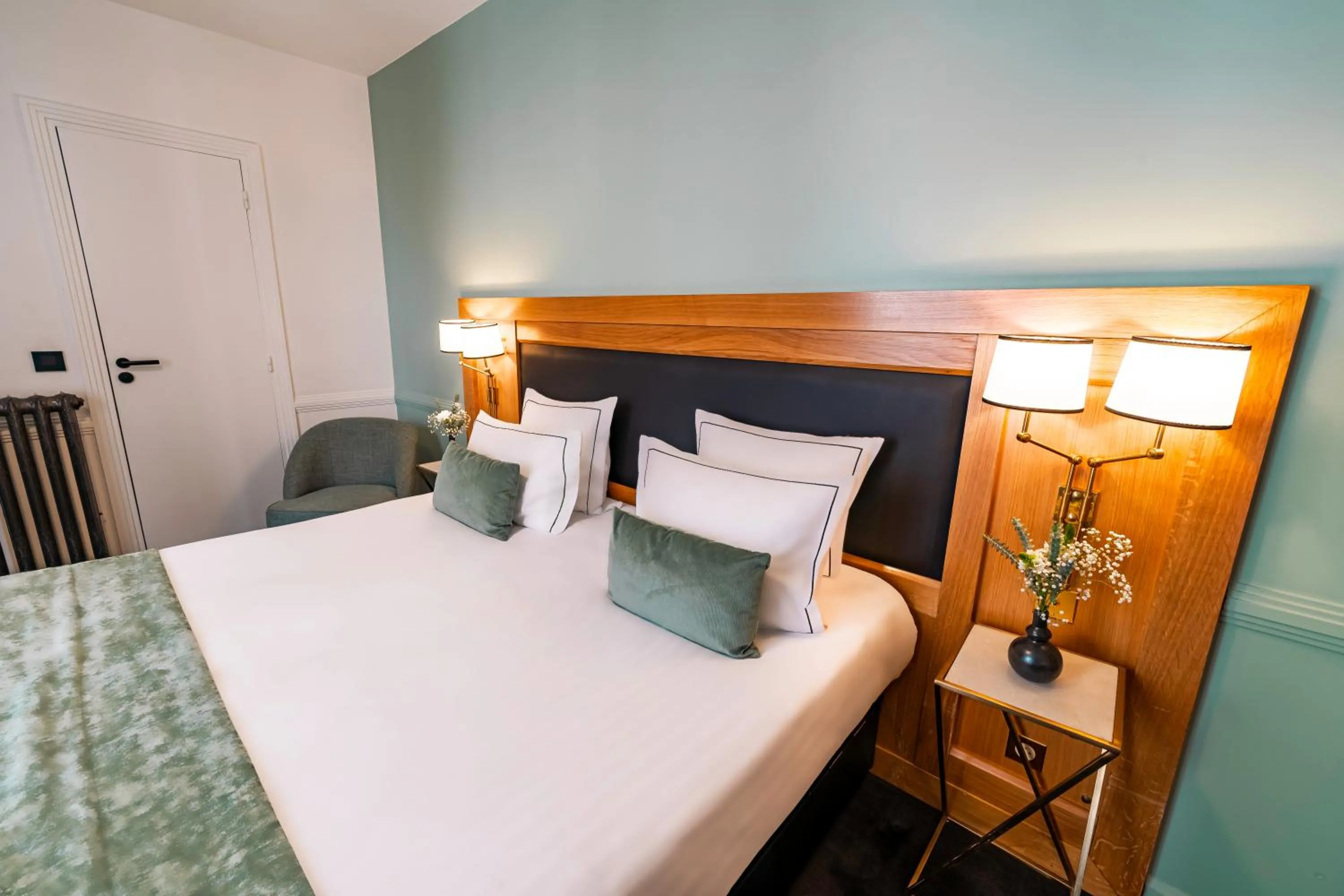 Bed in Hôtel Le Cercle Tour Eiffel