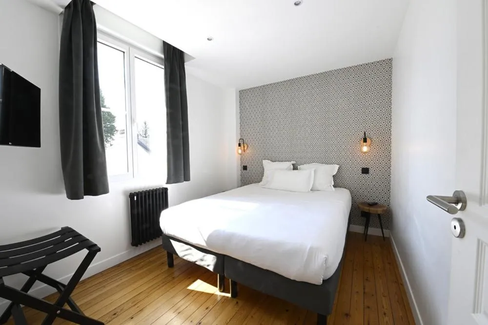 Bed in Manoir de l'évêché et Spa