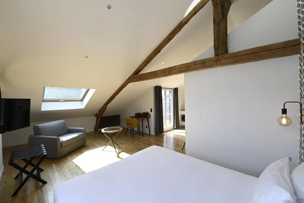 Bed in Manoir de l'évêché et Spa