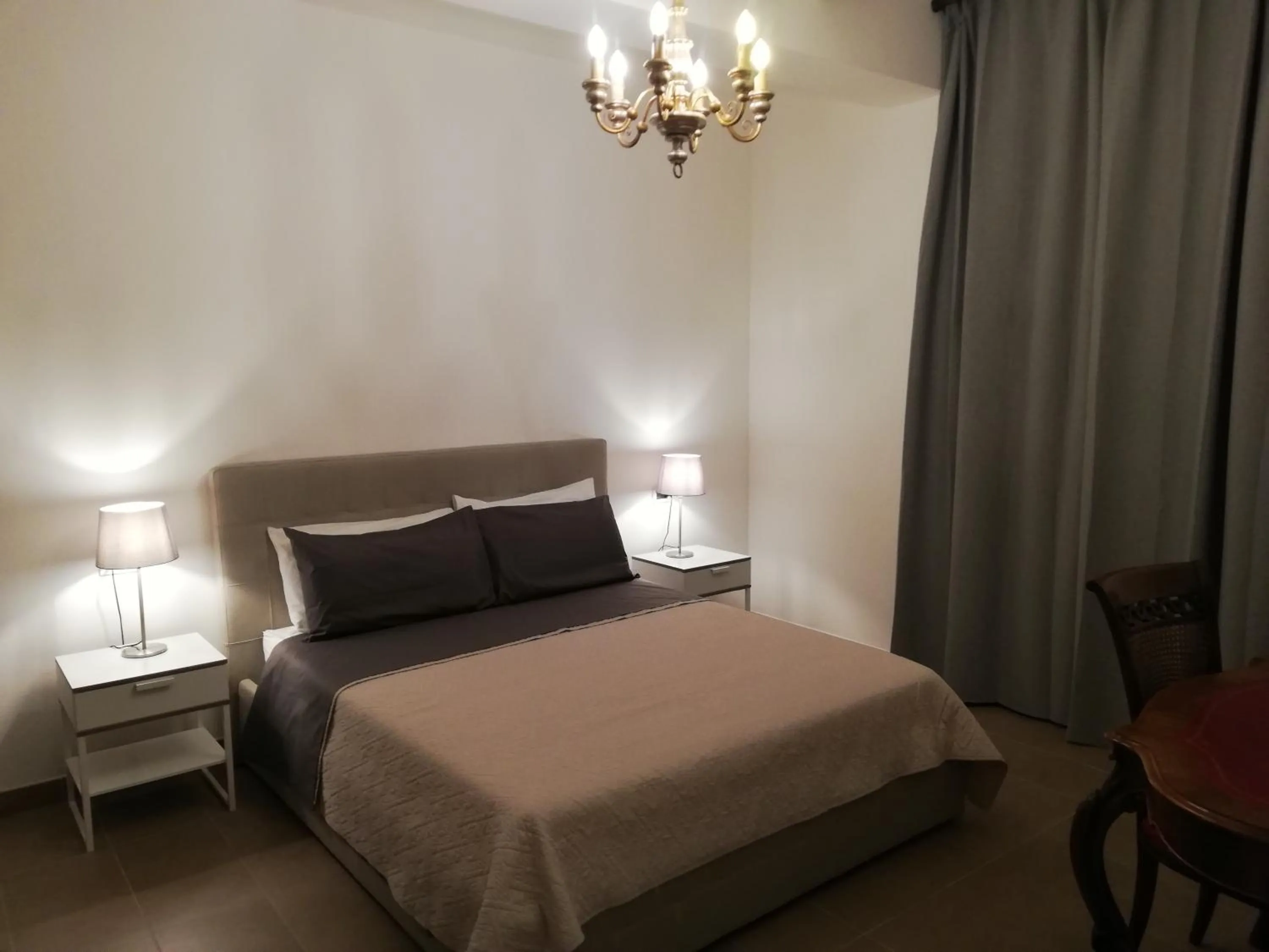 Shower, Bed in DreaMilan B&B