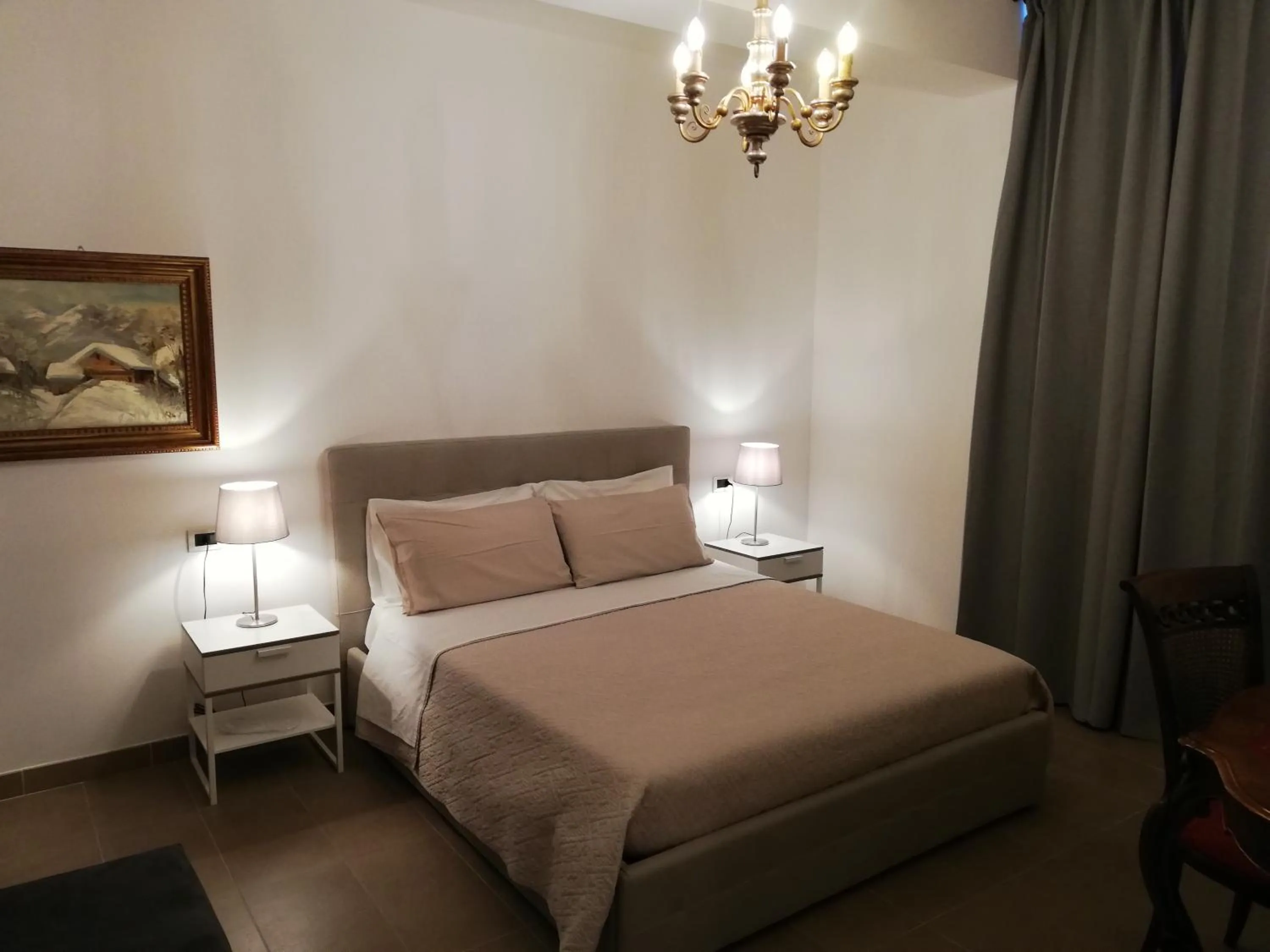 Shower, Bed in DreaMilan B&B