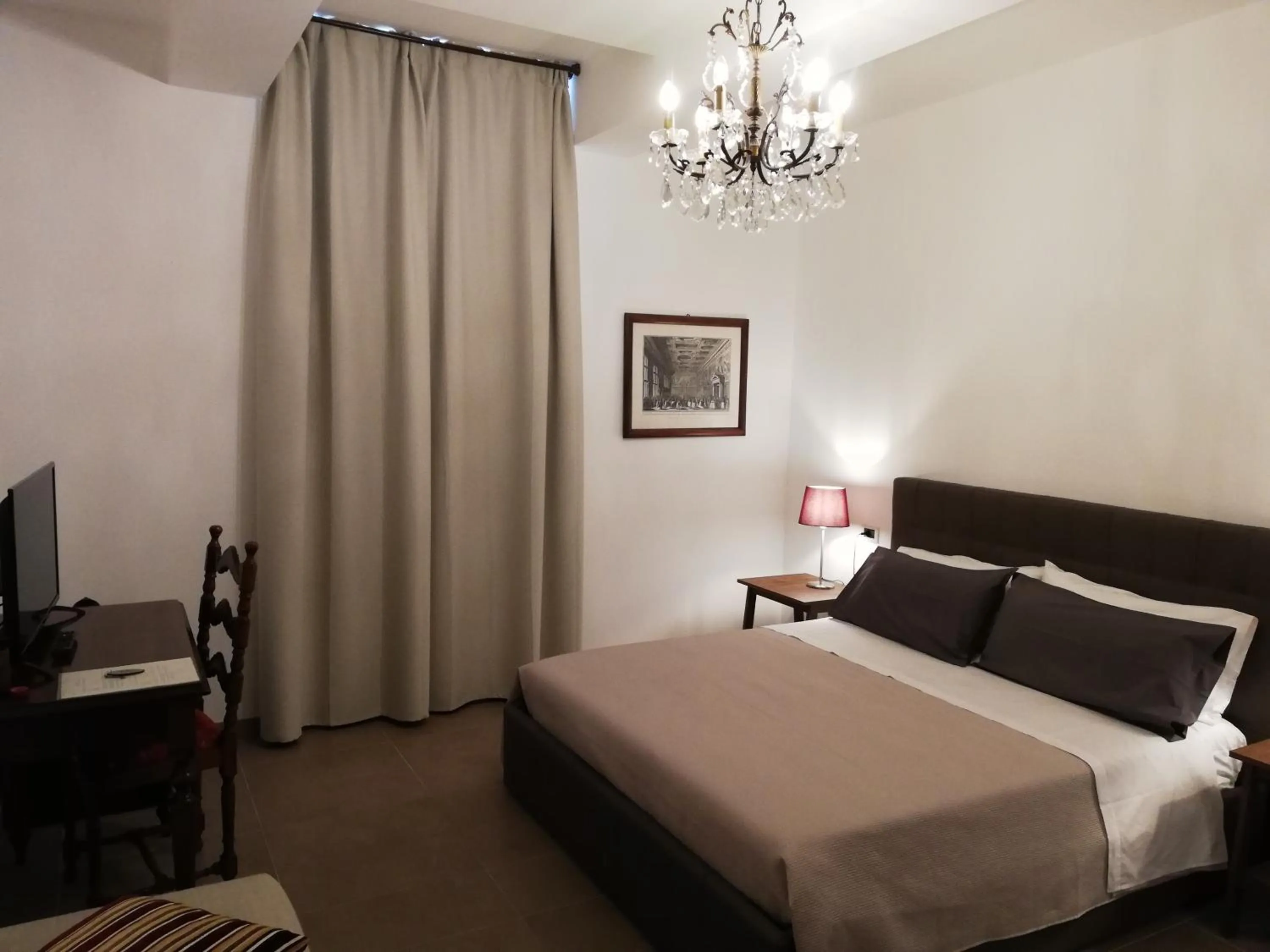 Shower, Bed in DreaMilan B&B