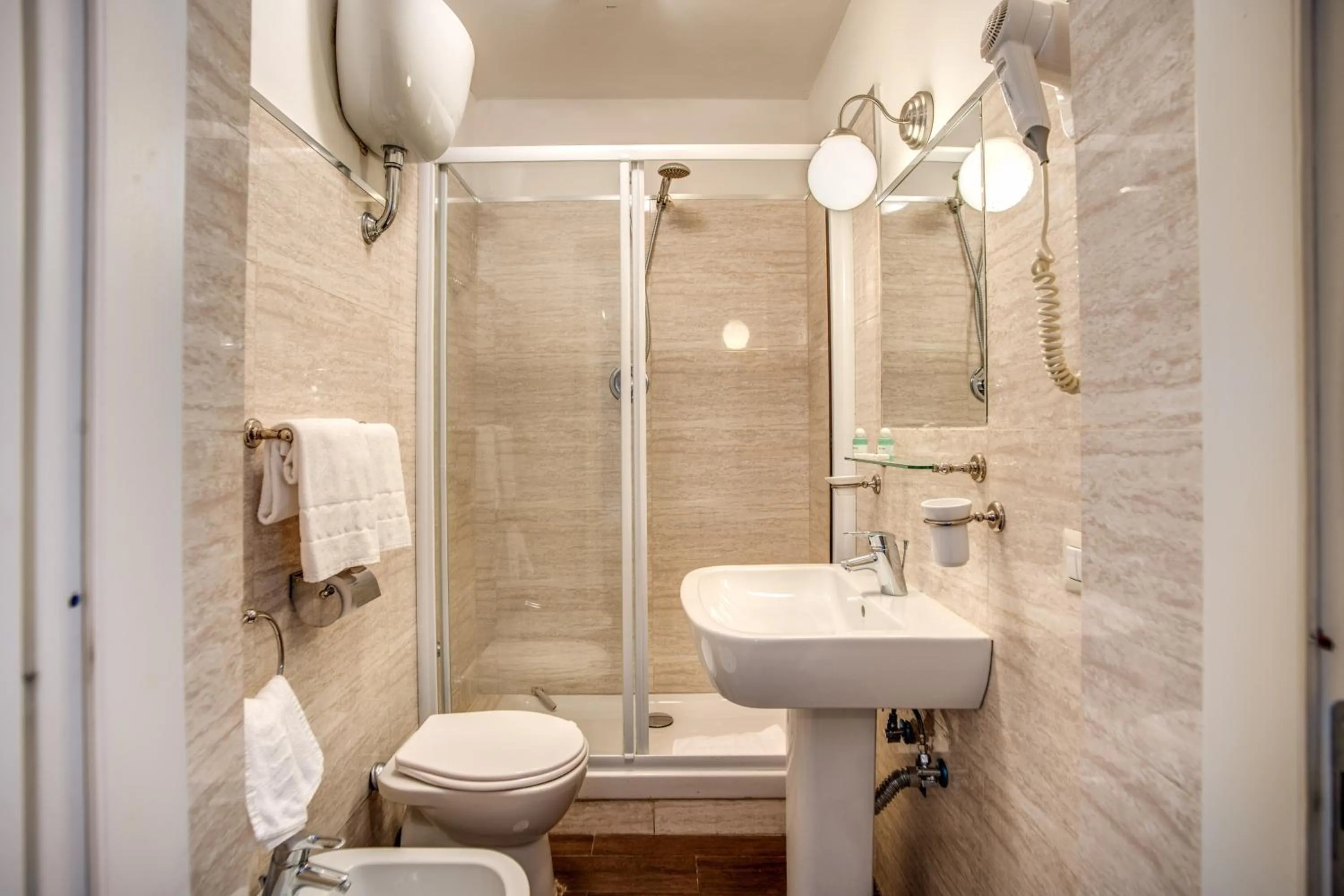 Bathroom in Hotel San Valentino