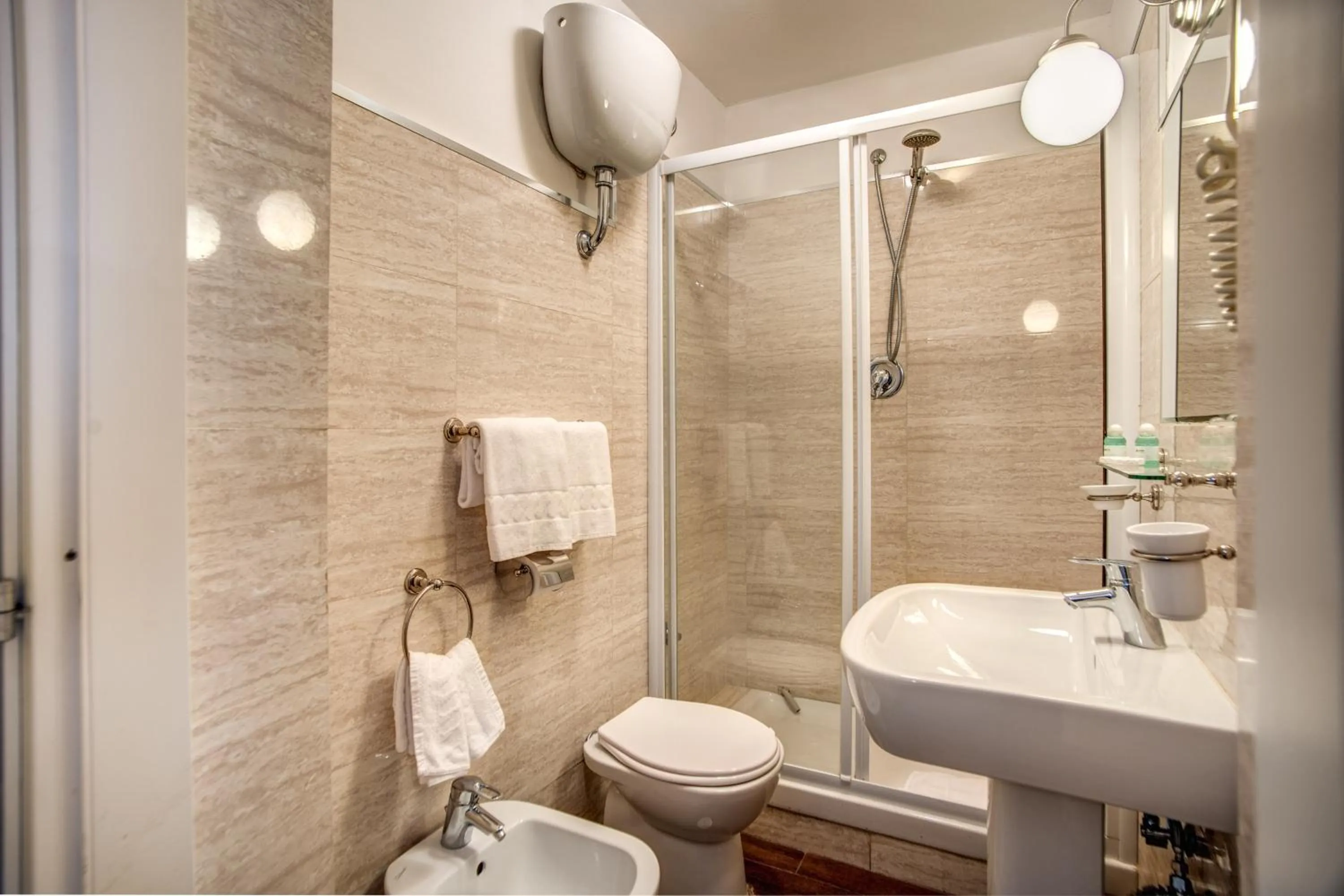 Bathroom in Hotel San Valentino