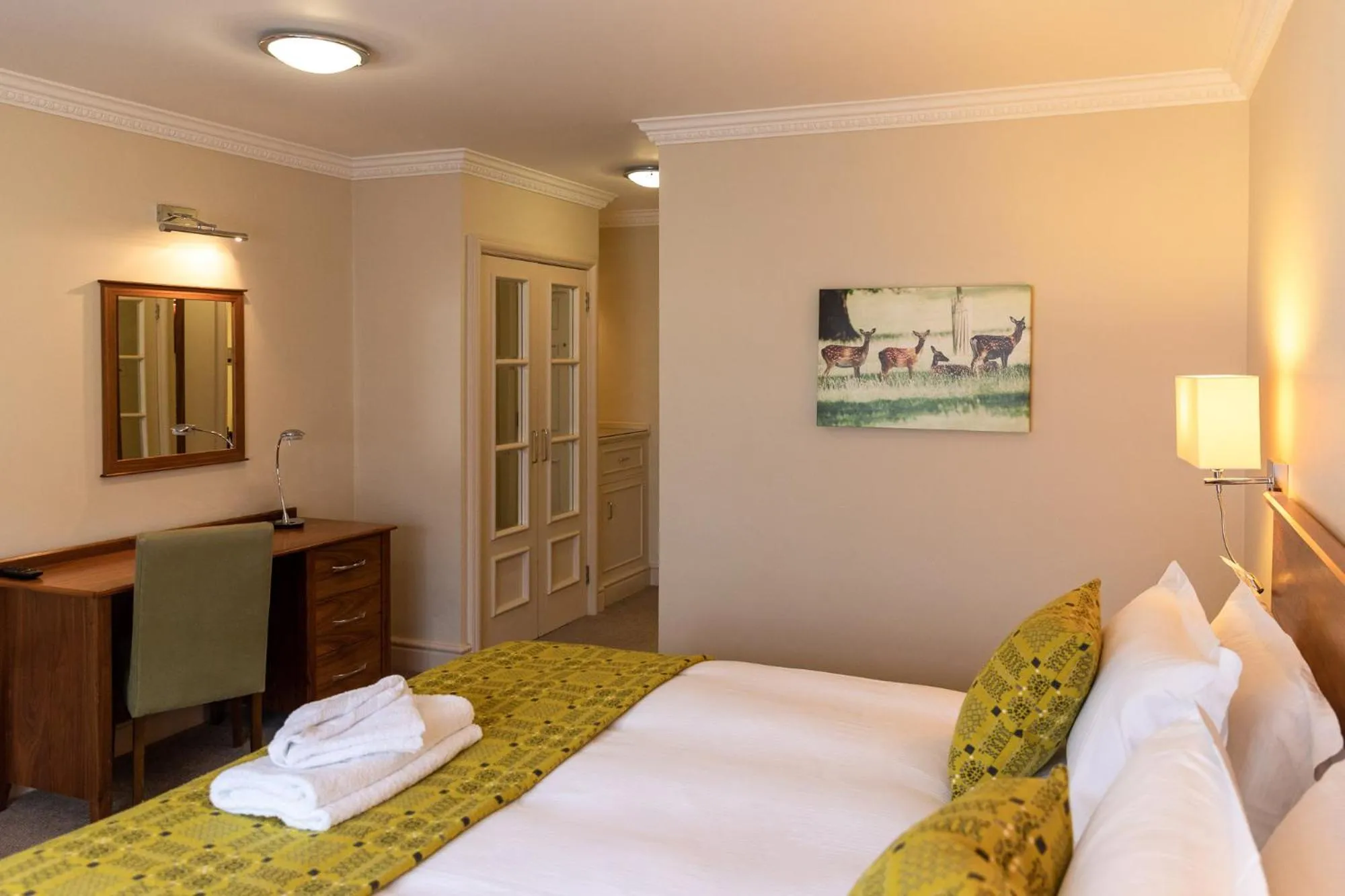 Photo of the whole room, Bed in The Woburn