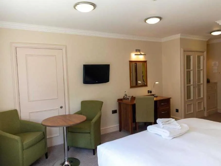 Seating area, Bed in The Woburn