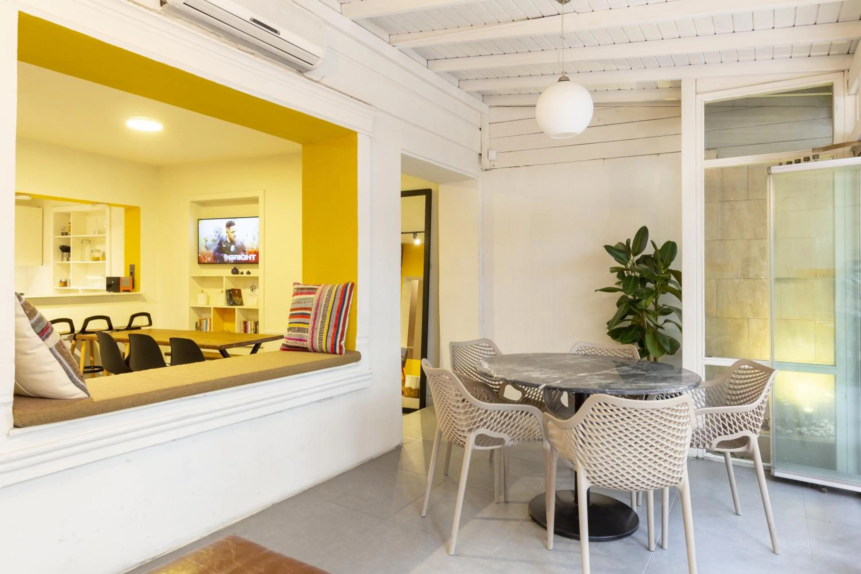 Communal lounge/ TV room, Dining Area in Moda Drei