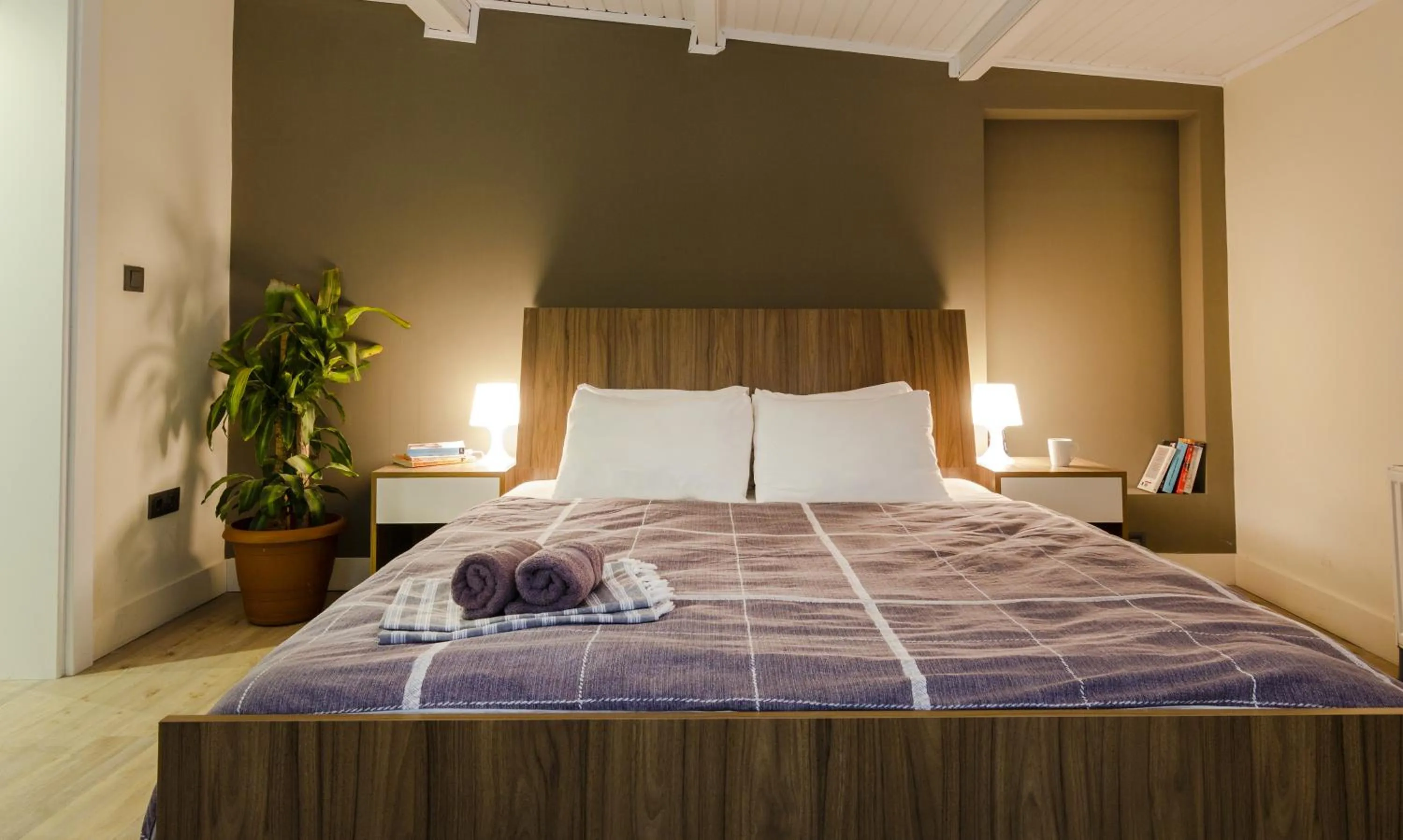 Photo of the whole room, Bed in Moda Drei