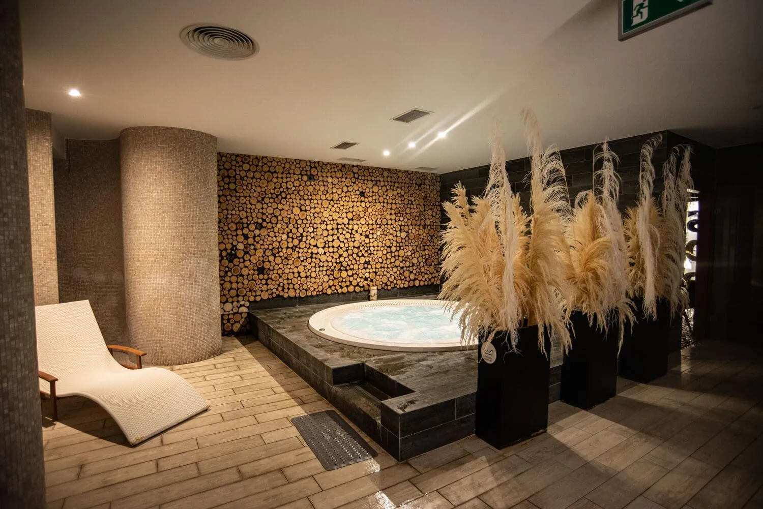 Hot Tub in Hotel Bonifacio SPA&SPORT Resort
