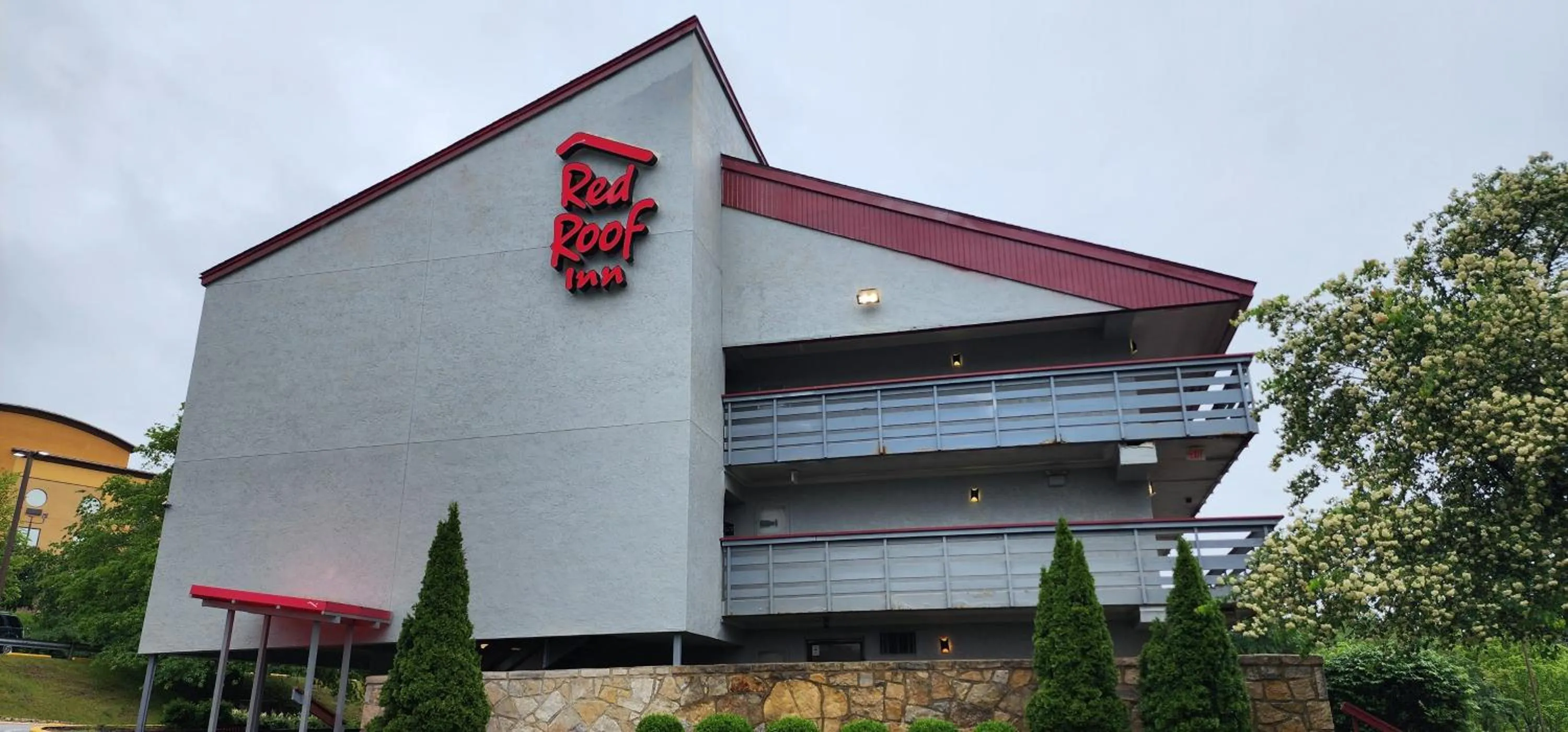 Property building in Red Roof Inn PLUS+ Pittsburgh East - Monroeville