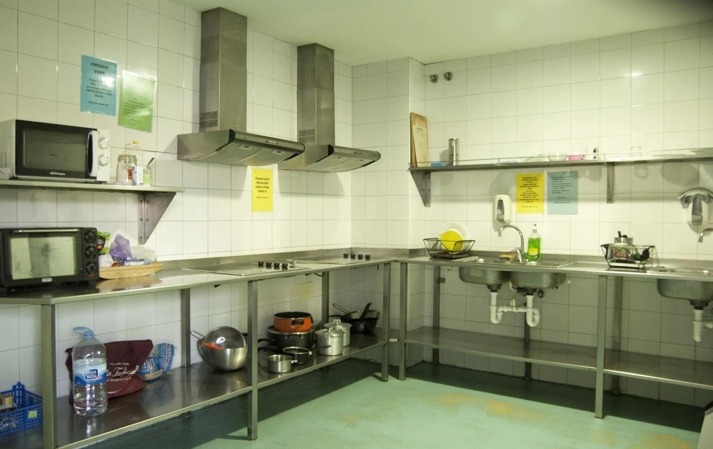 Communal kitchen in Be Dream Hostel