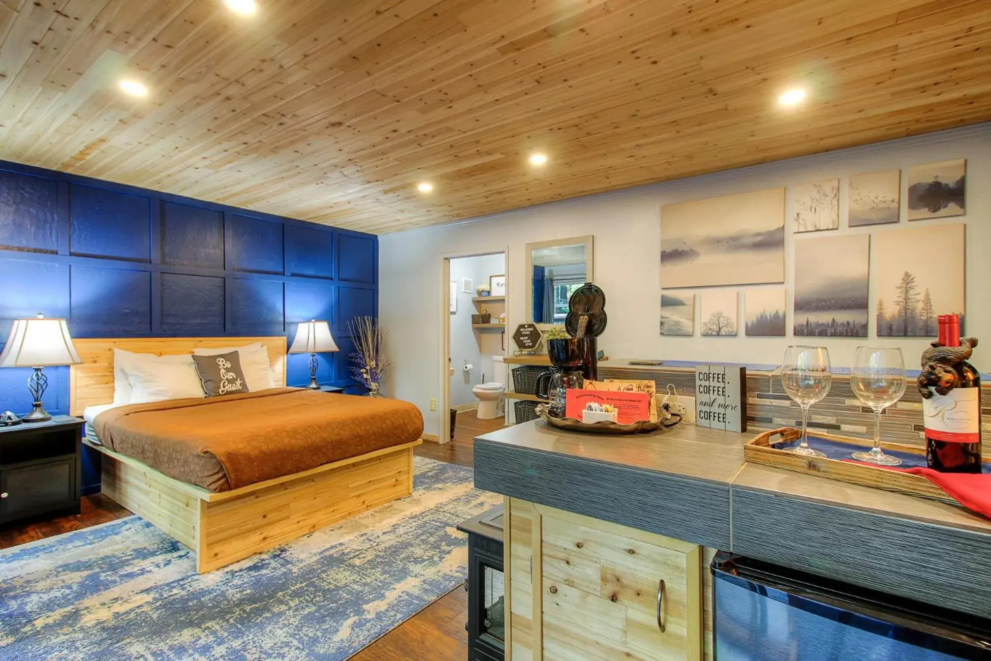 Deluxe Queen Suite in Redwoods River Resort & Campground Deluxe Queen Suite in Redwoods River Resort & Campground