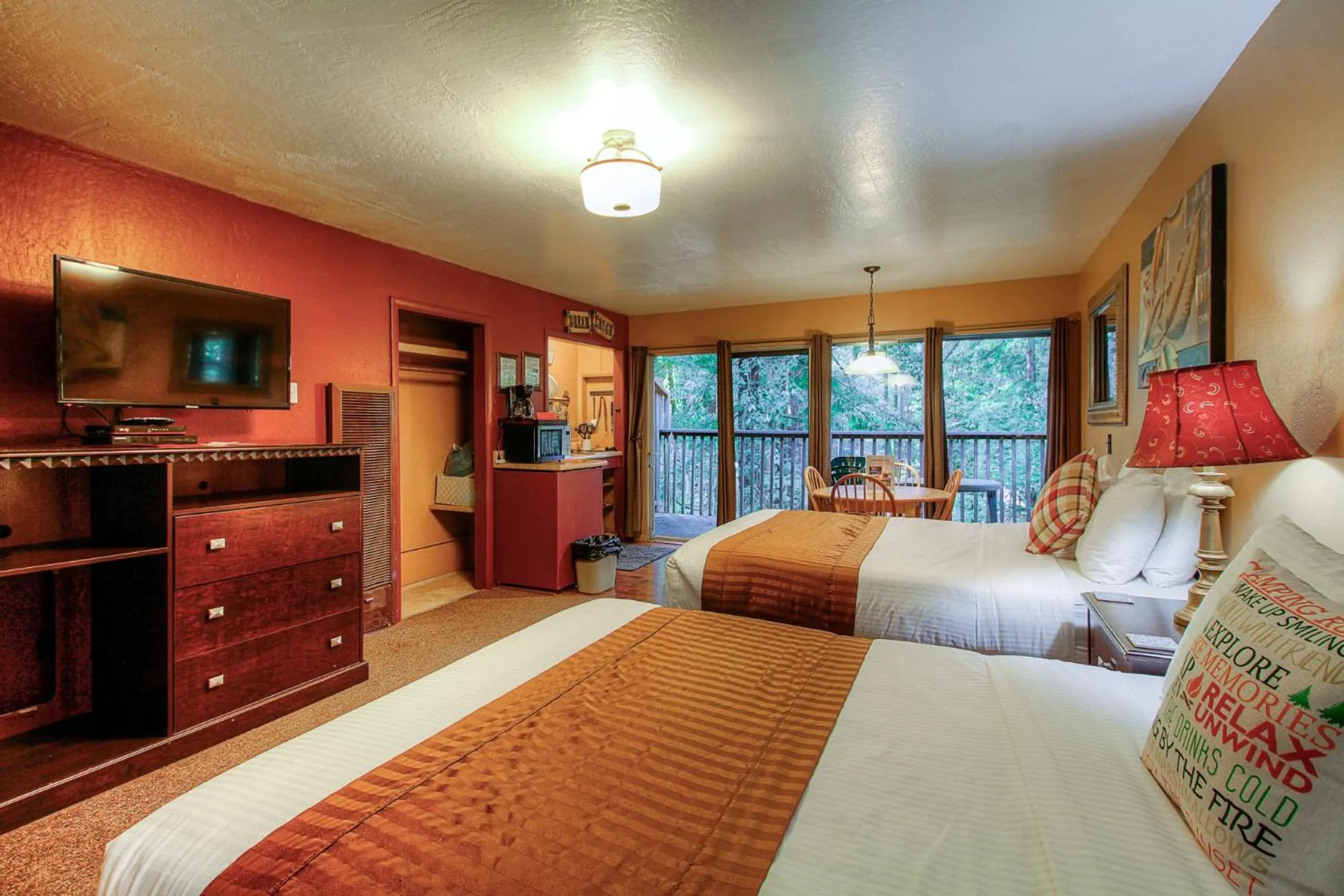 Bed in Redwoods River Resort & Campground