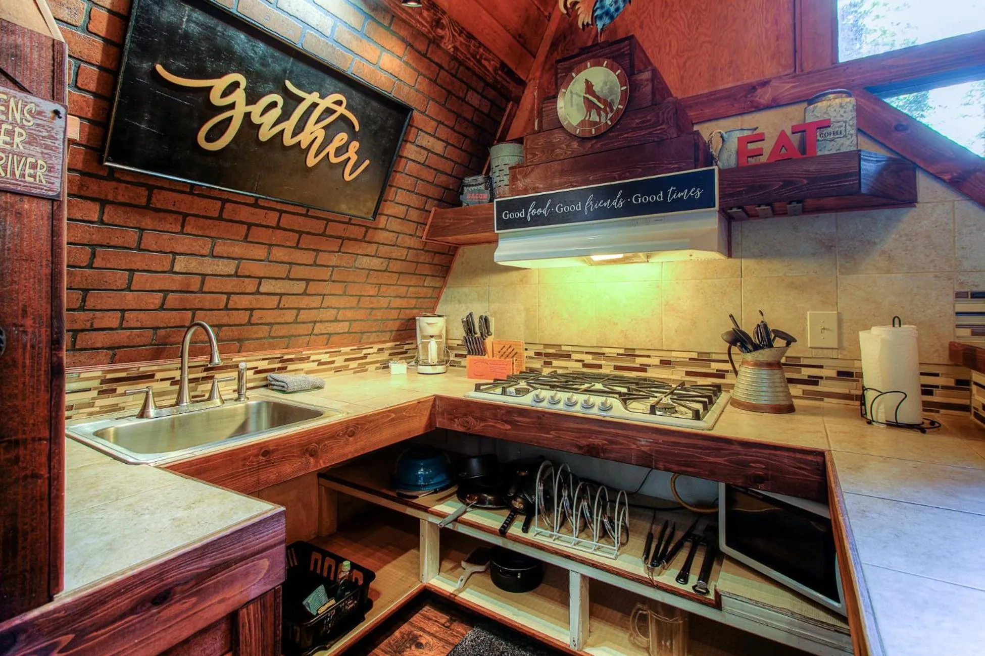 Kitchen or kitchenette in Redwoods River Resort & Campground