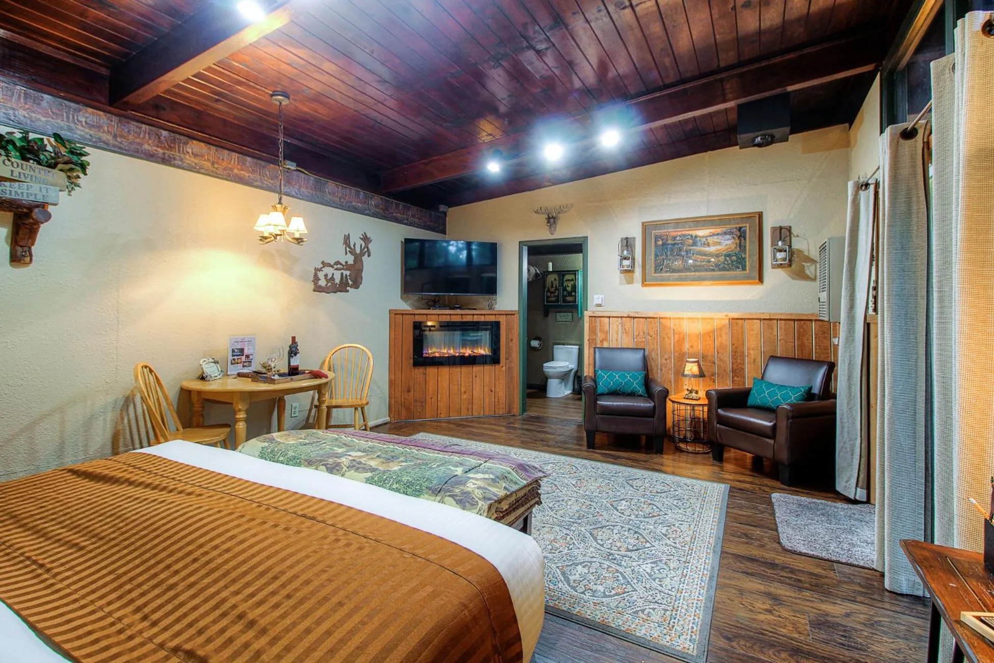 Bed in Redwoods River Resort & Campground