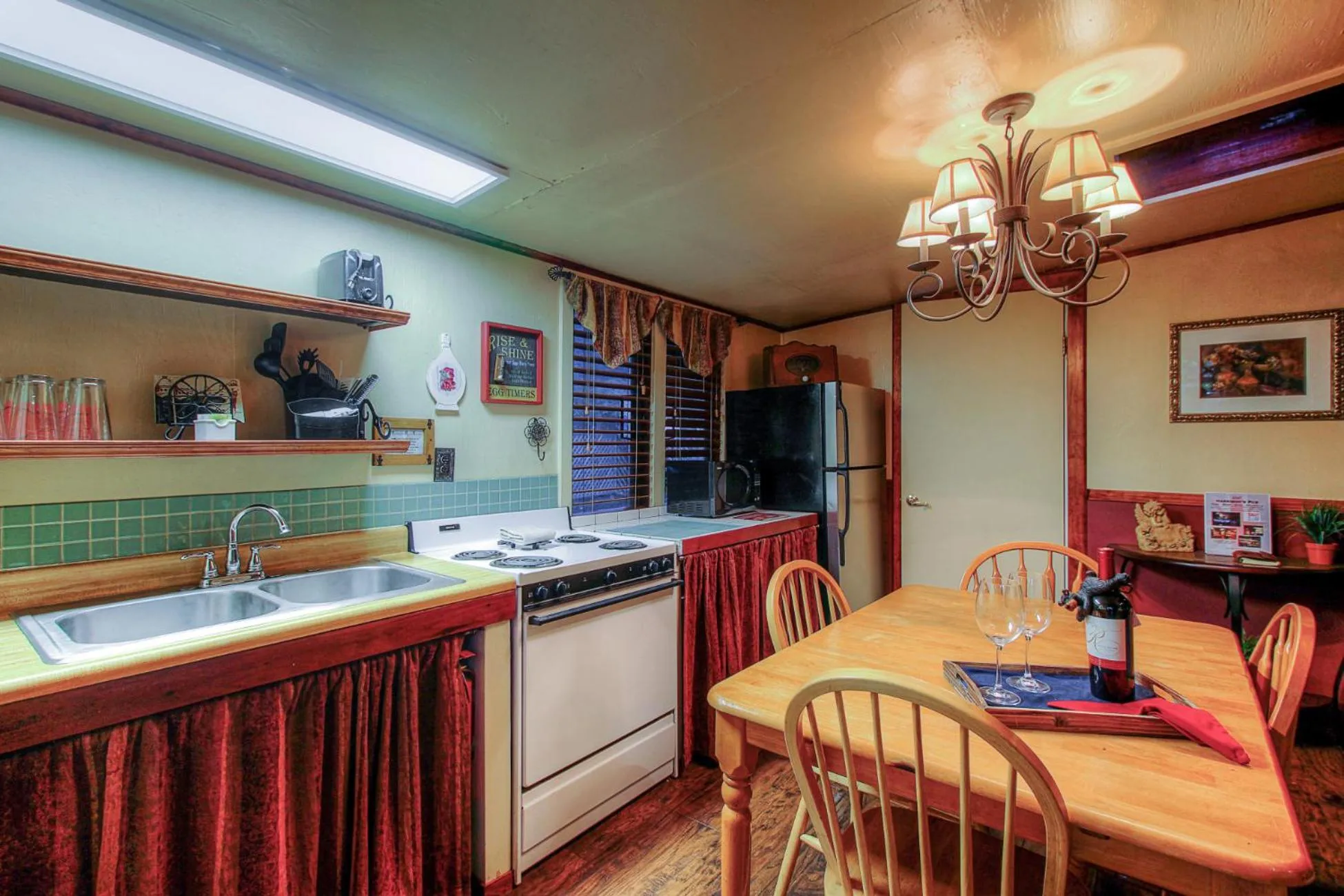 Kitchen or kitchenette in Redwoods River Resort & Campground
