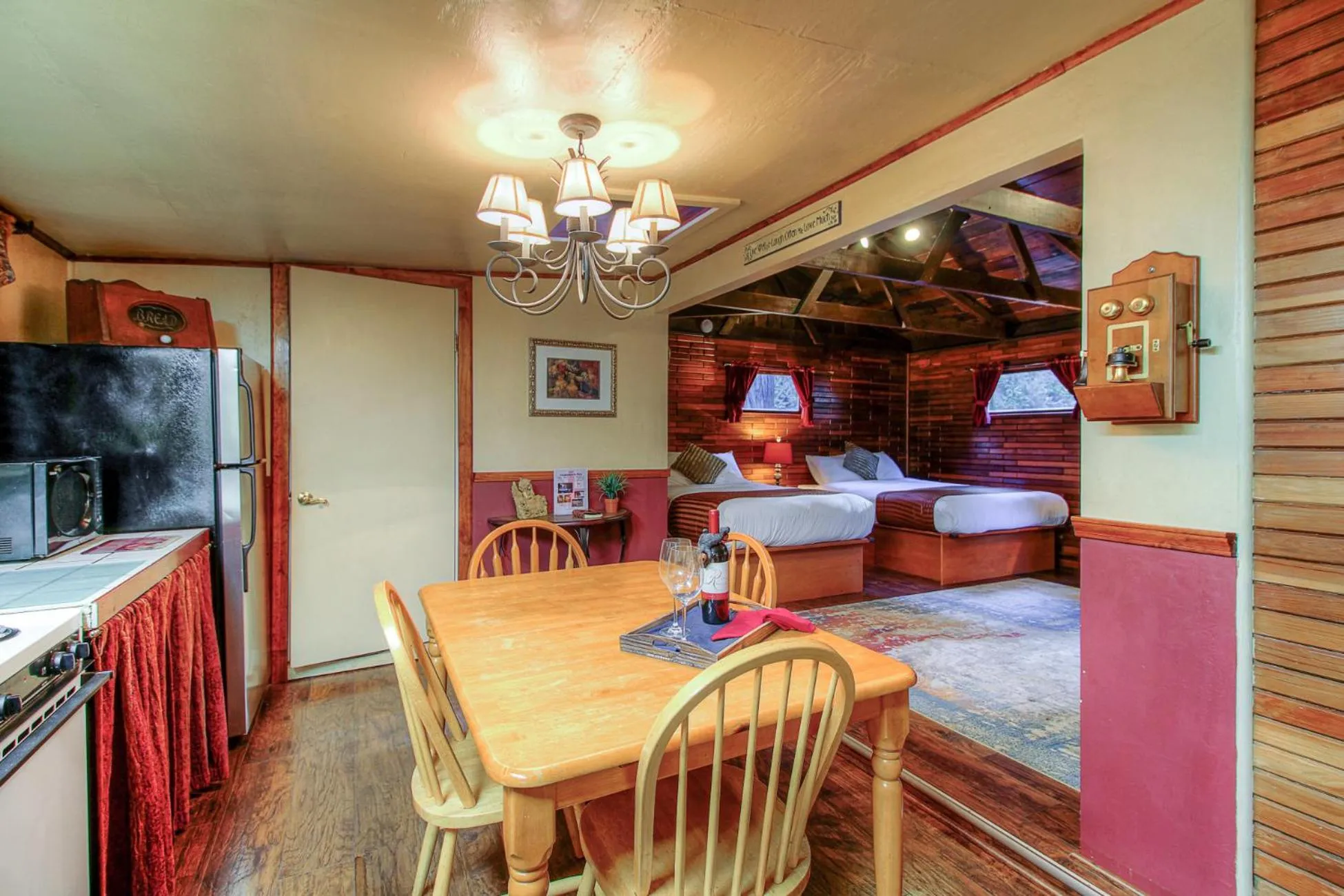 Photo of the whole room in Redwoods River Resort & Campground