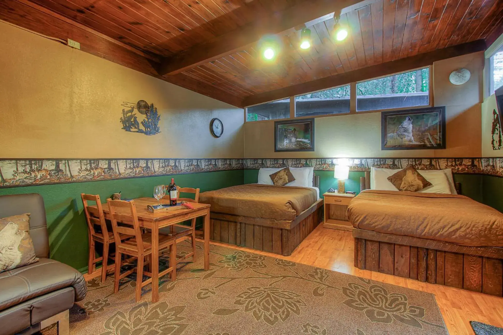 Bungalow with Patio in Redwoods River Resort & Campground Bungalow with Patio in Redwoods River Resort & Campground