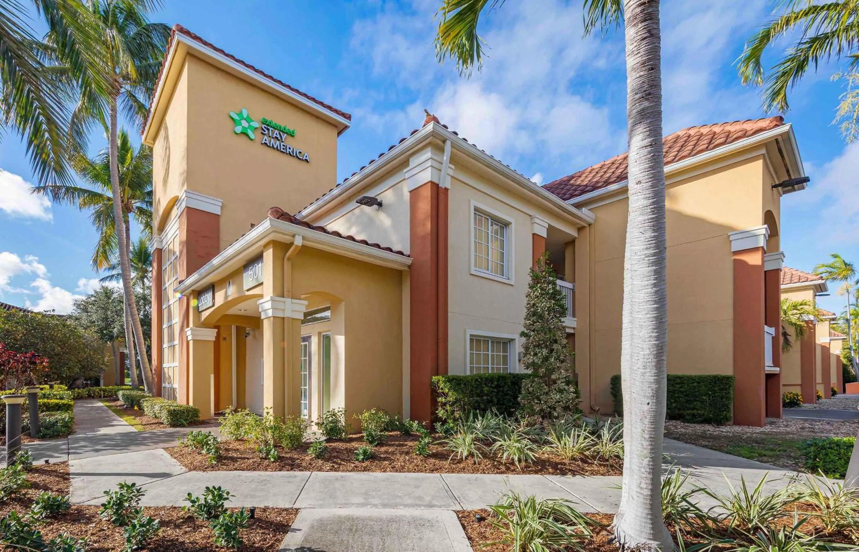 Property building in Extended Stay America Suites - Boca Raton - Commerce
